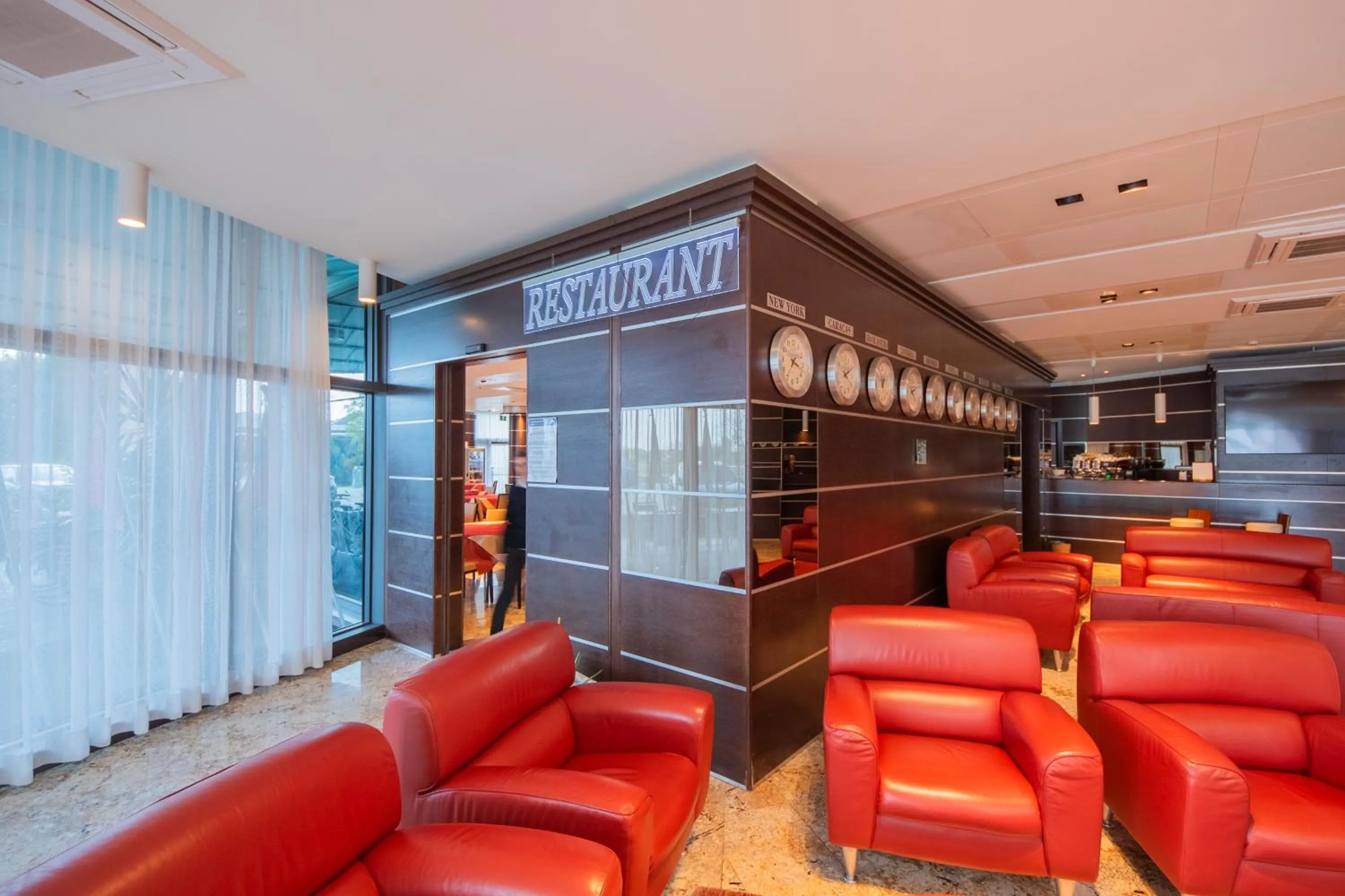 Restaurant/places to eat in Dado Hotel International