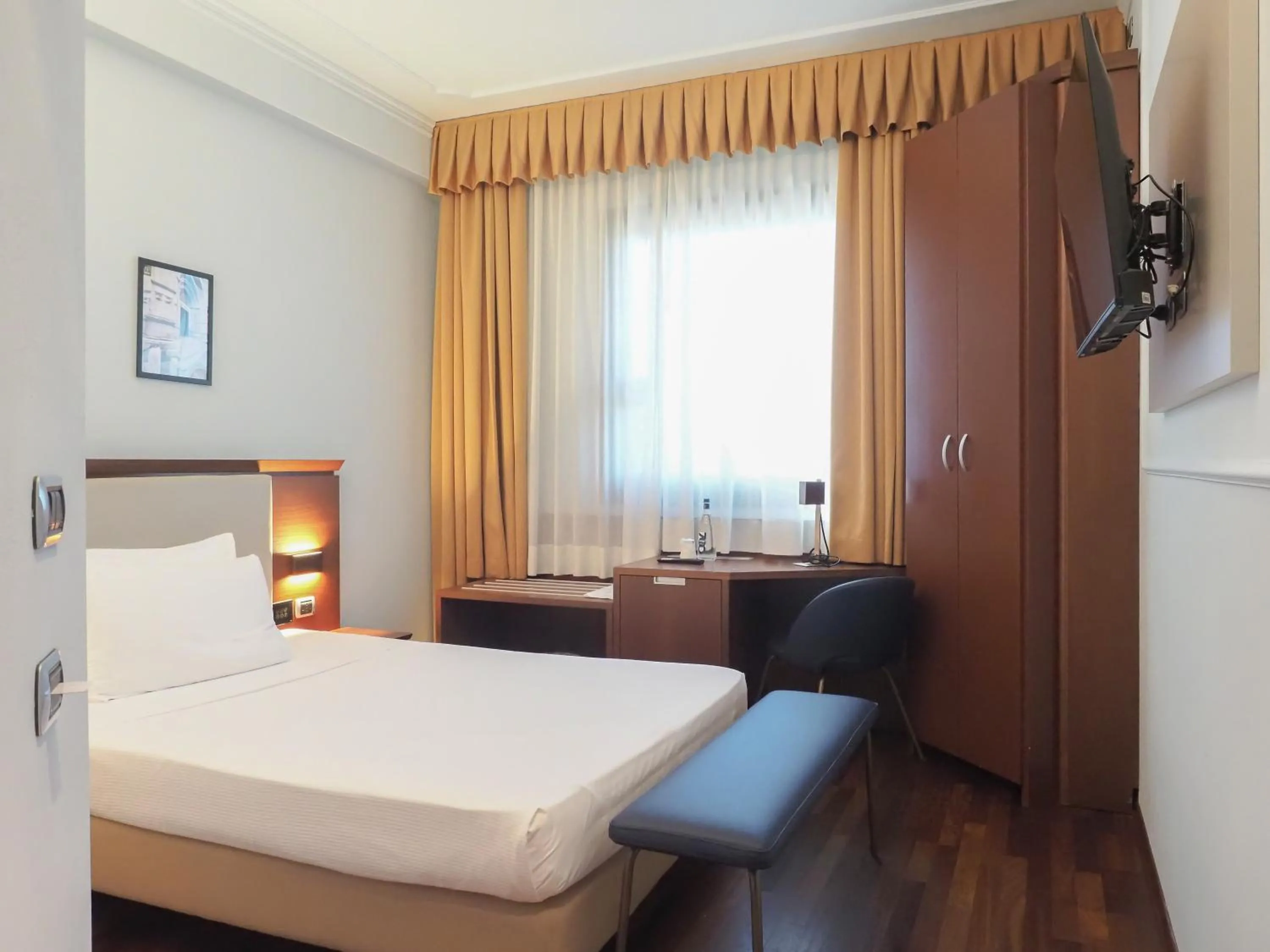 Bed in Dado Hotel International