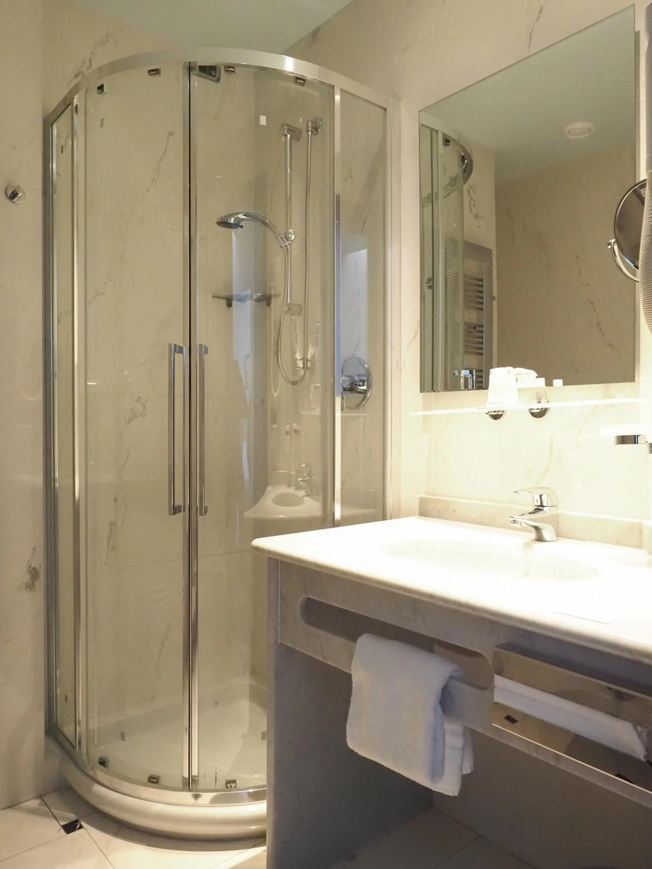 Dado Hotel International