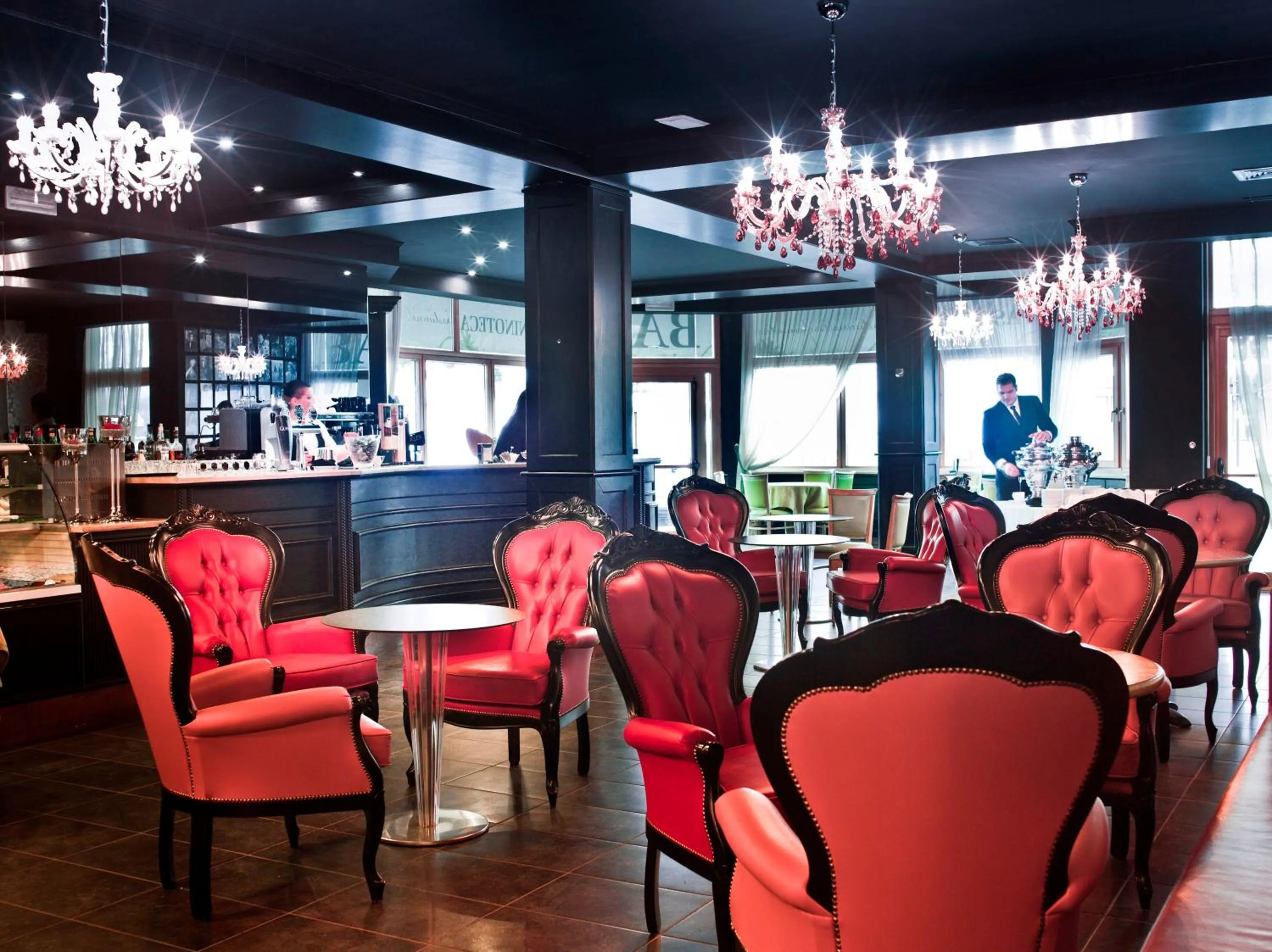 Evening entertainment in Grand Hotel Paradiso