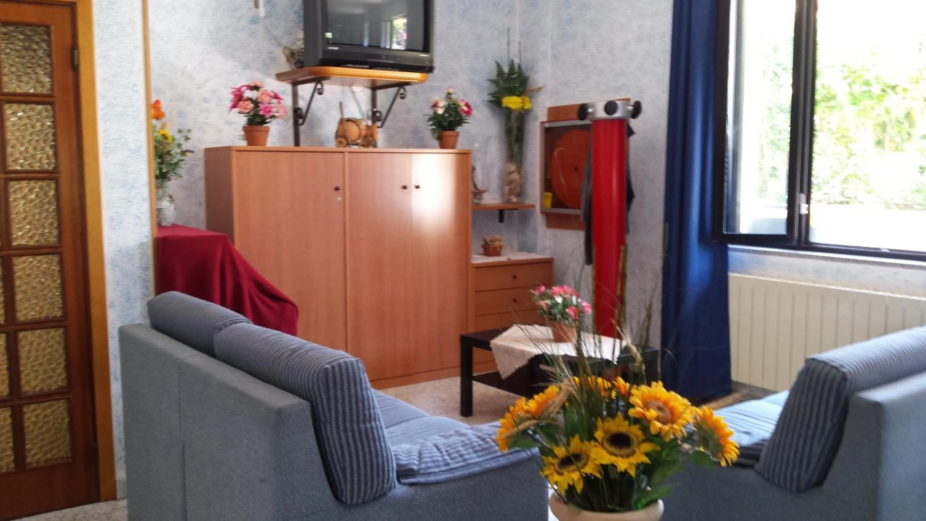 Communal lounge/ TV room in Hotel Da Italo