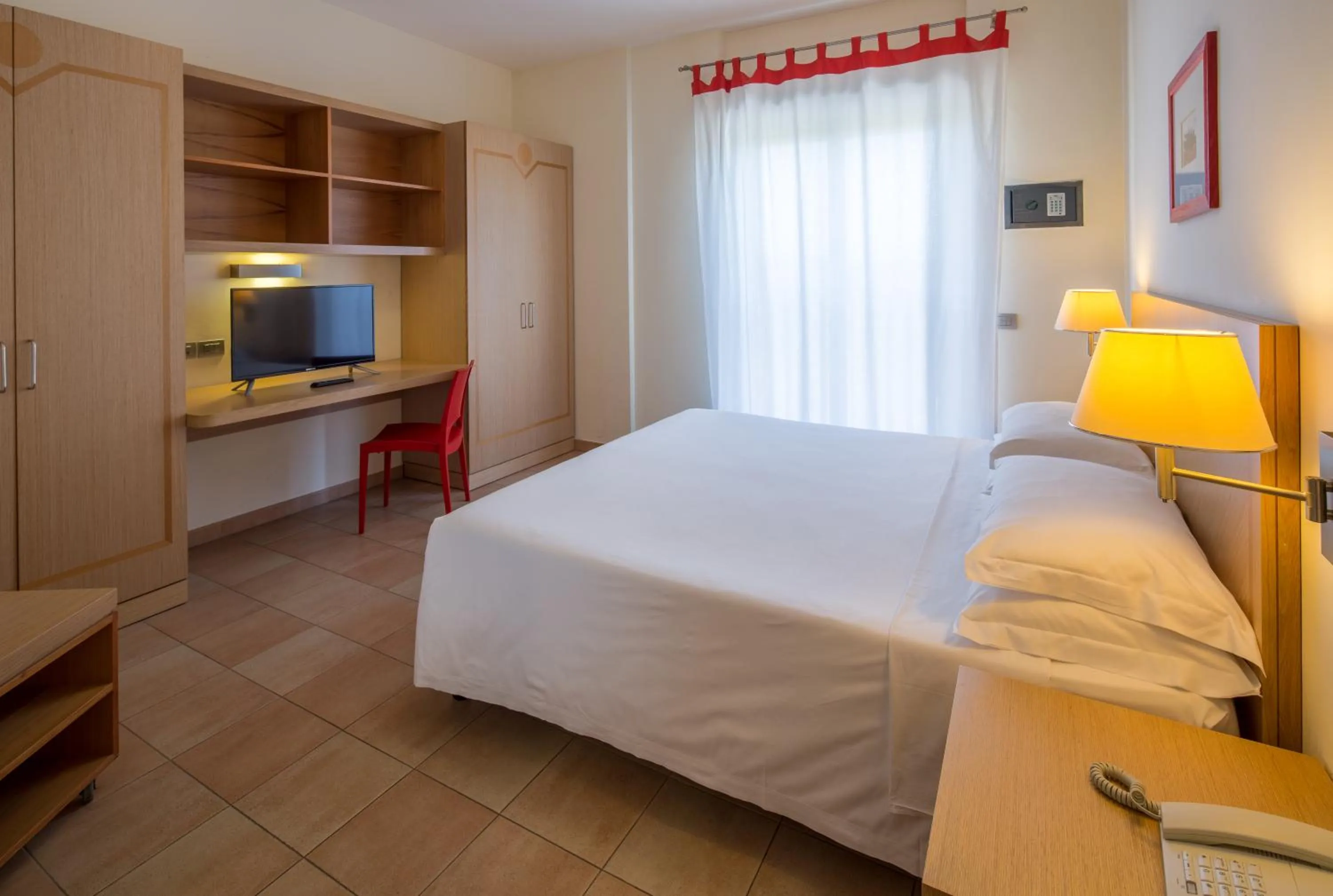 Photo of the whole room, Bed in Residence I Triangoli