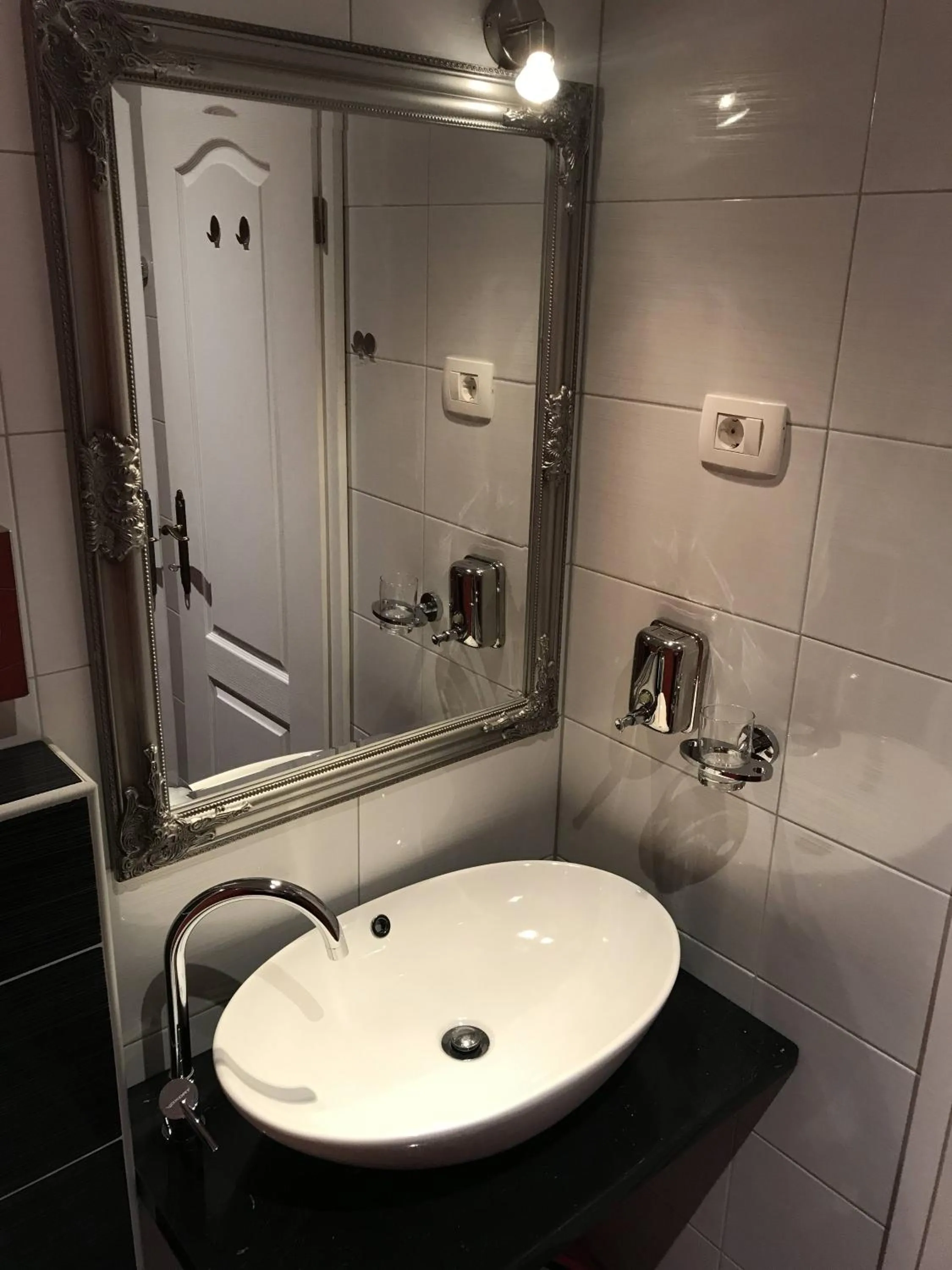 Shower in Pula Antic Rooms in Center