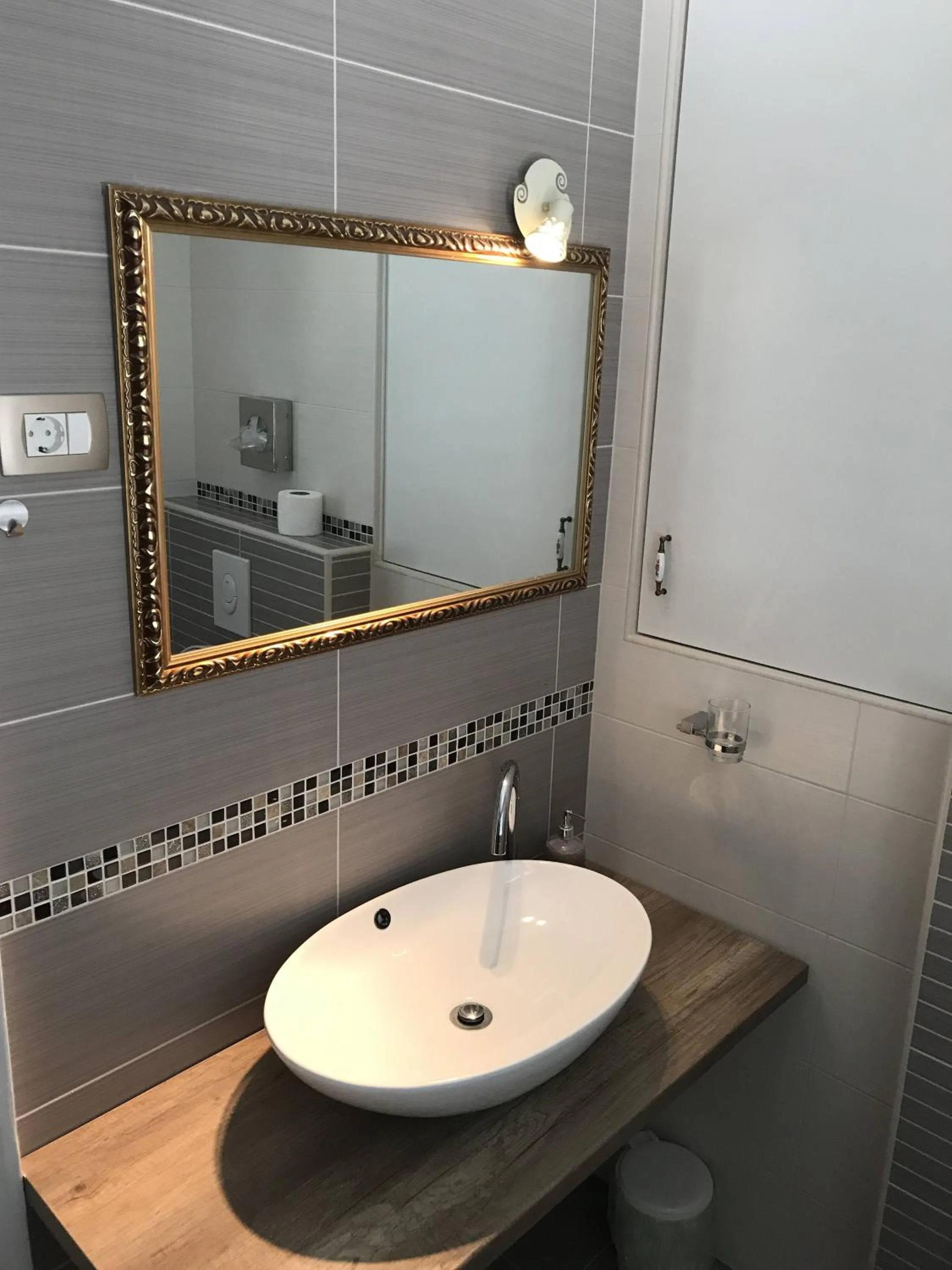 Bathroom in Pula Antic Rooms in Center