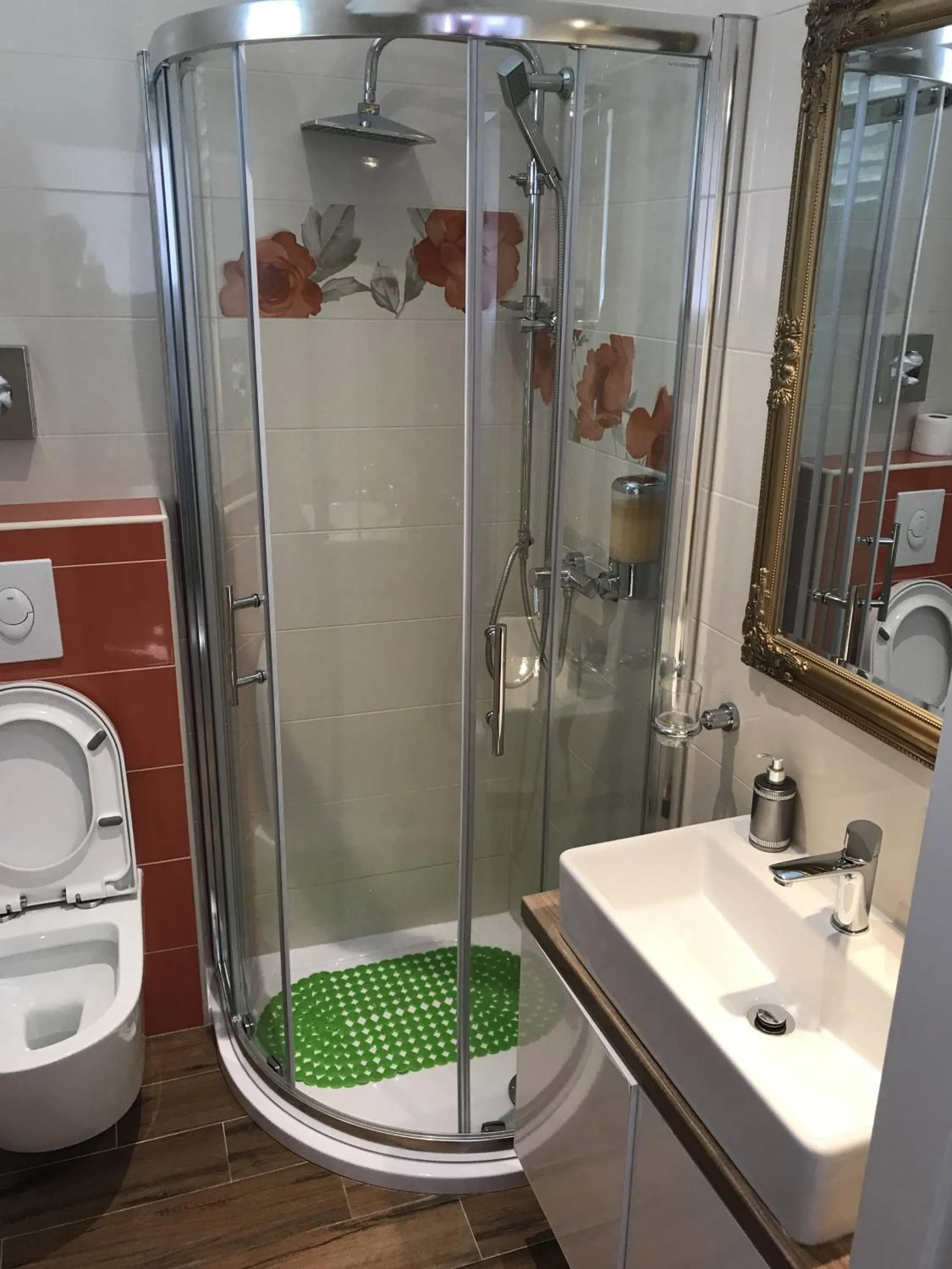 Shower in Pula Antic Rooms in Center