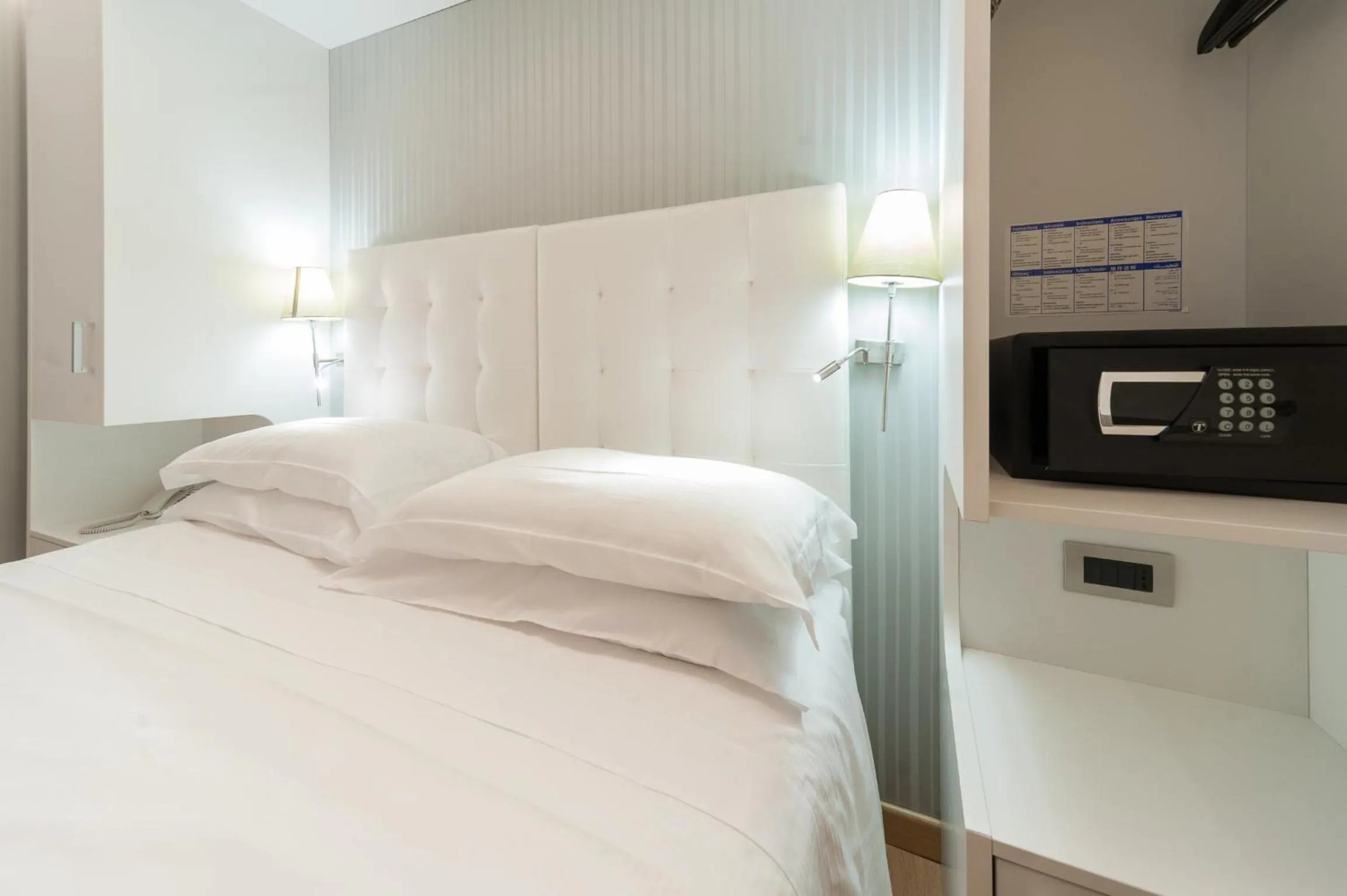 Bedroom, Bed in Trevi 41 Hotel