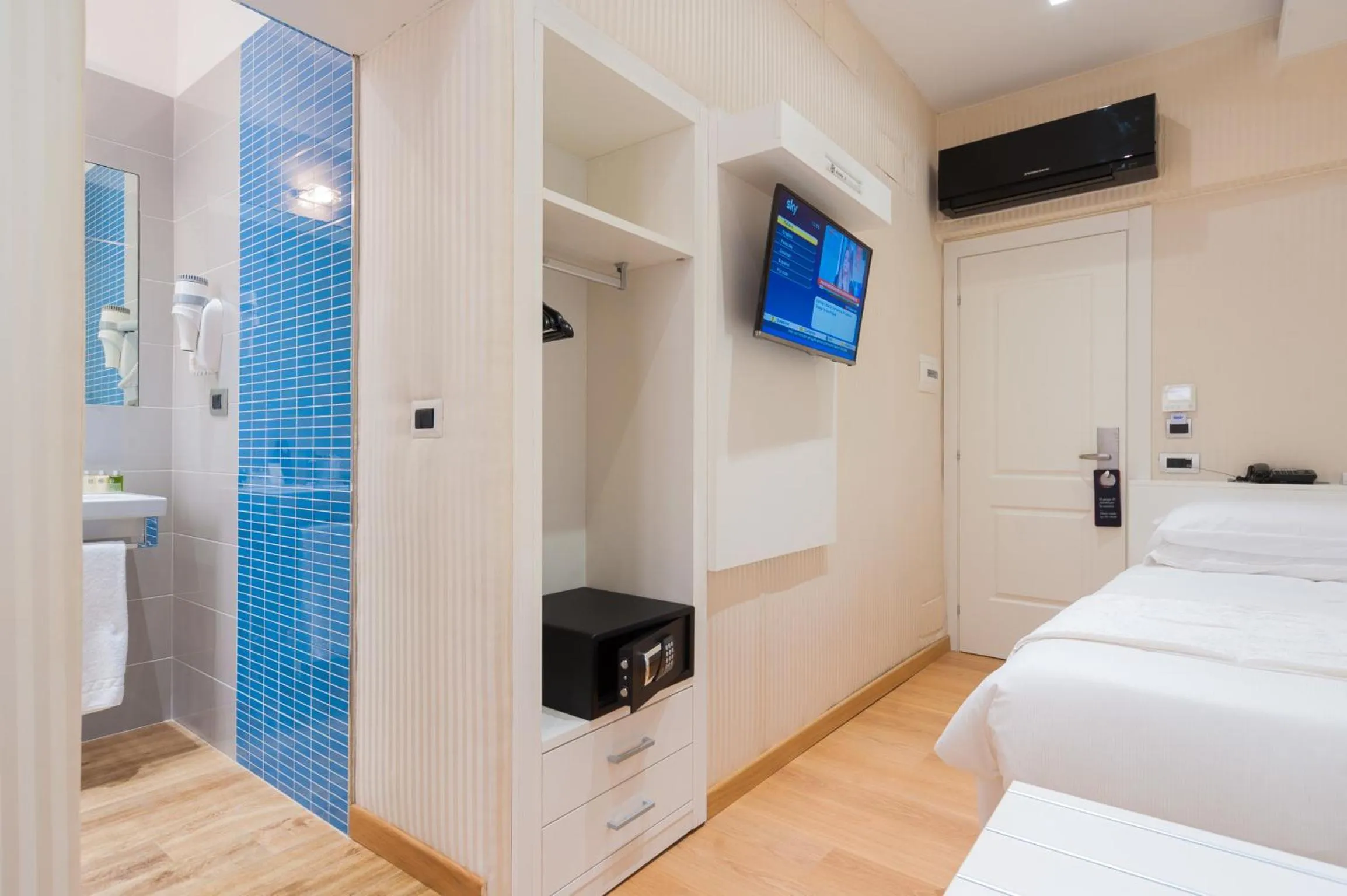 Bedroom, Bed in Trevi 41 Hotel