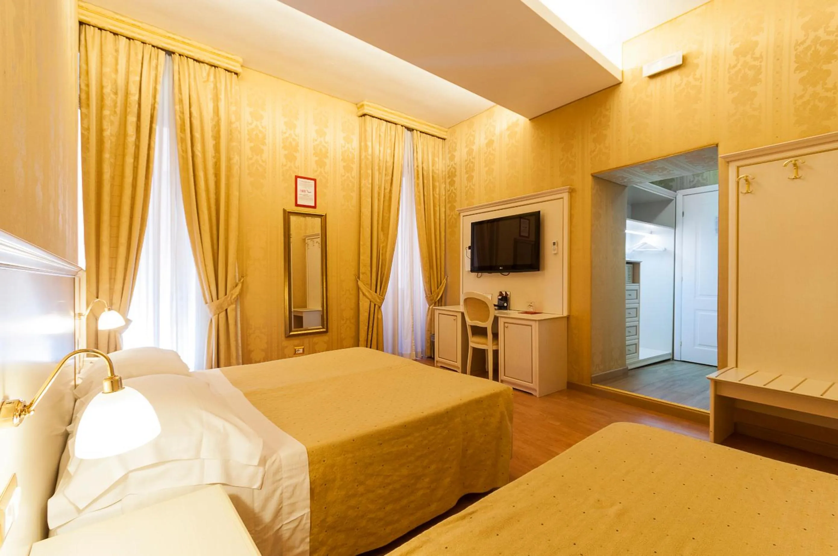 Photo of the whole room, Bed in Trevi 41 Hotel