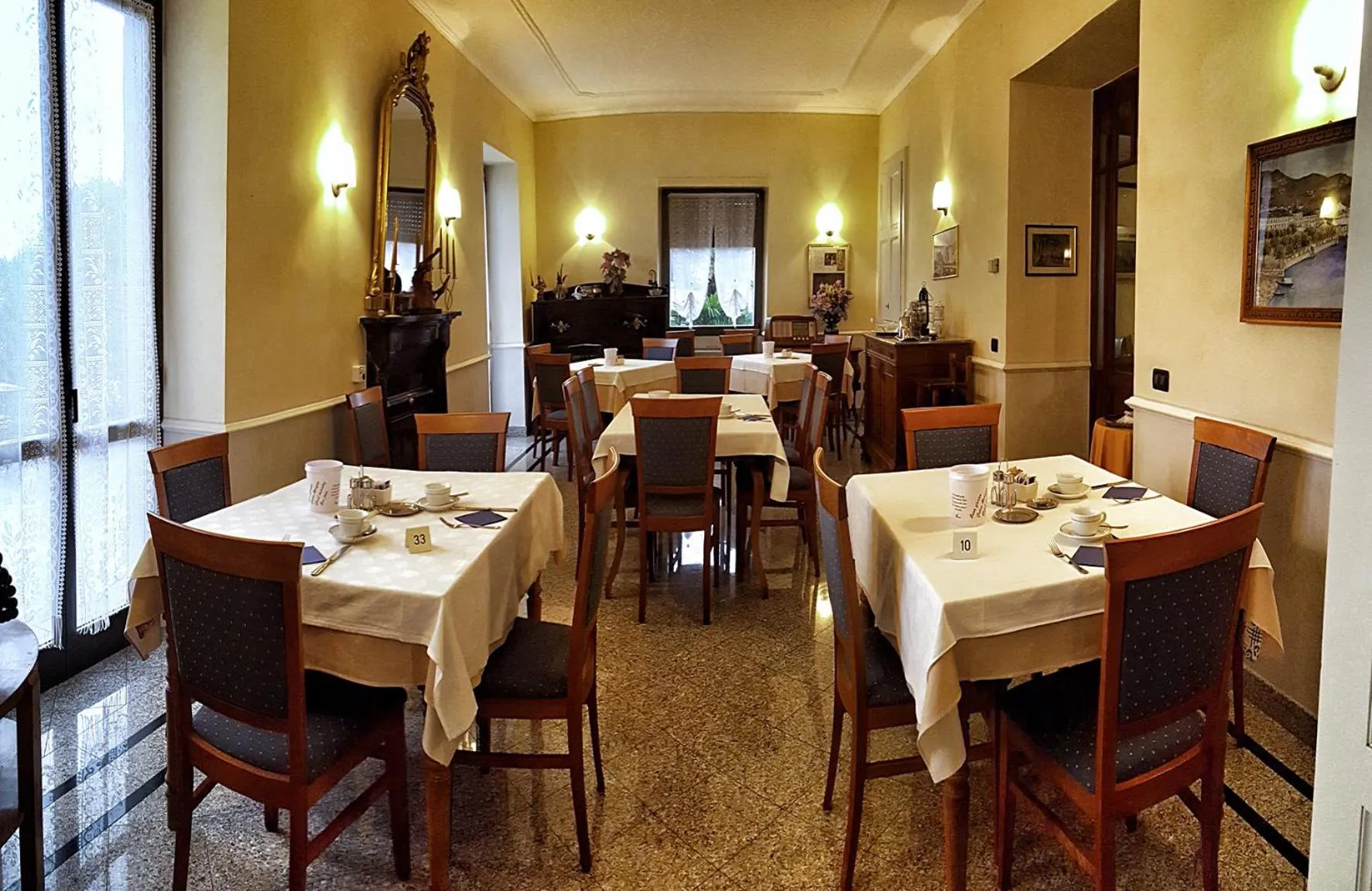 Restaurant/places to eat in Hotel Brisino