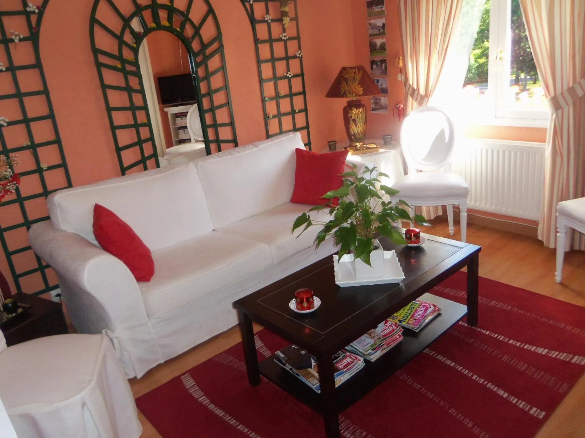 Seating area in Le Point du Jour