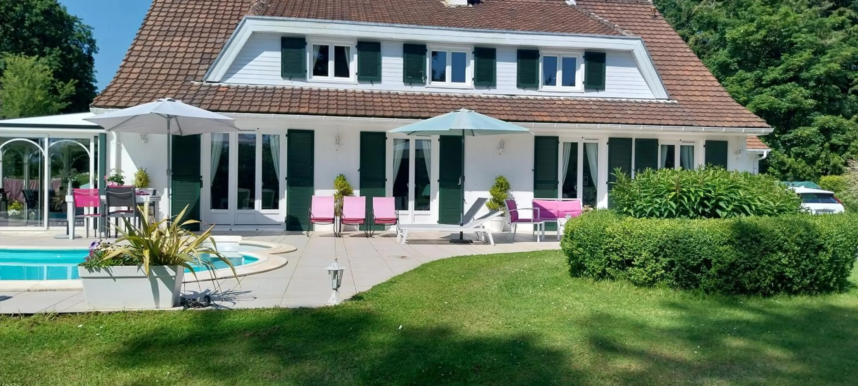 Property building in Le Point du Jour