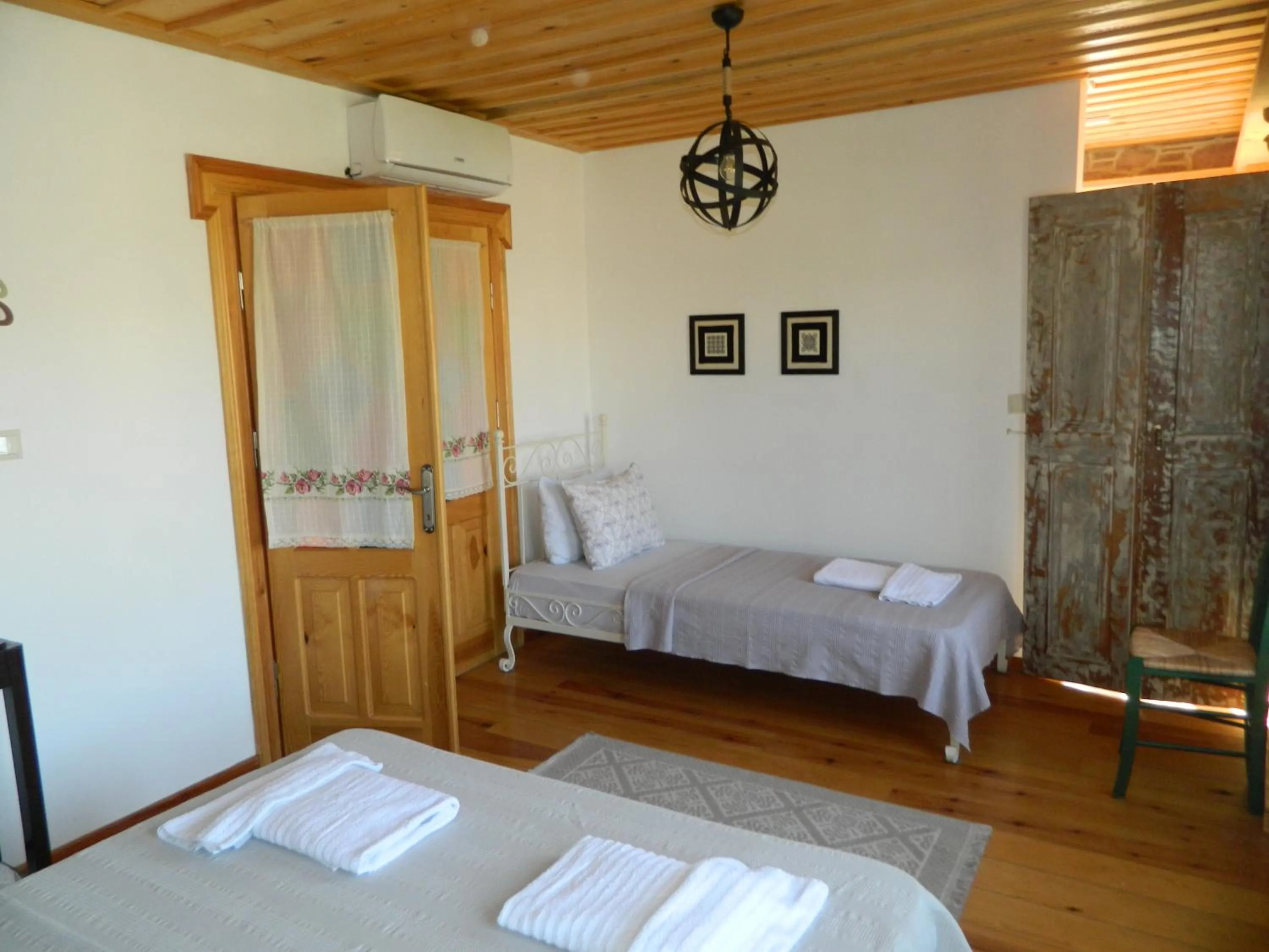 Photo of the whole room, Bed in Fragrante Hotel - Adult Only (+13)