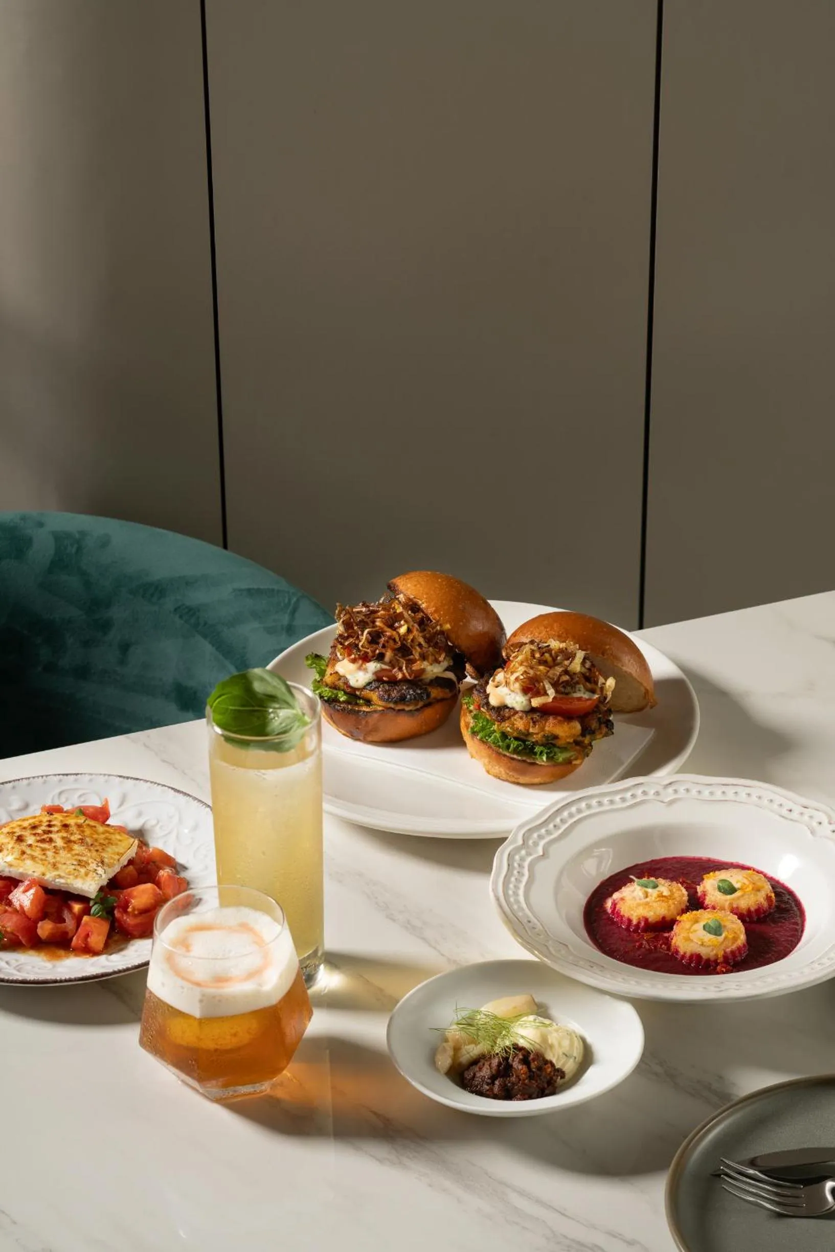 Restaurant/places to eat in Jewel TLV Hotel