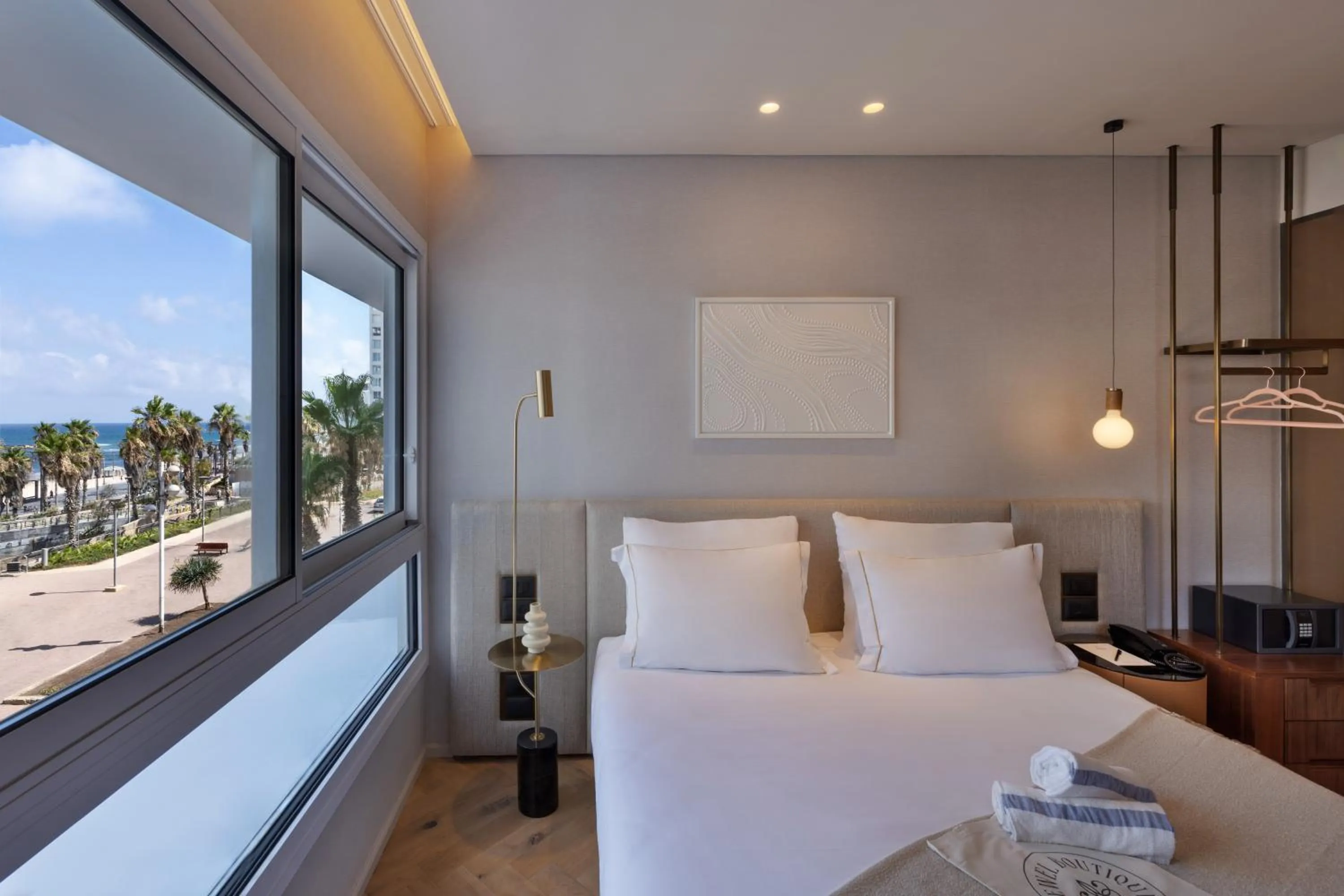 Bedroom, Bed in Jewel TLV Hotel