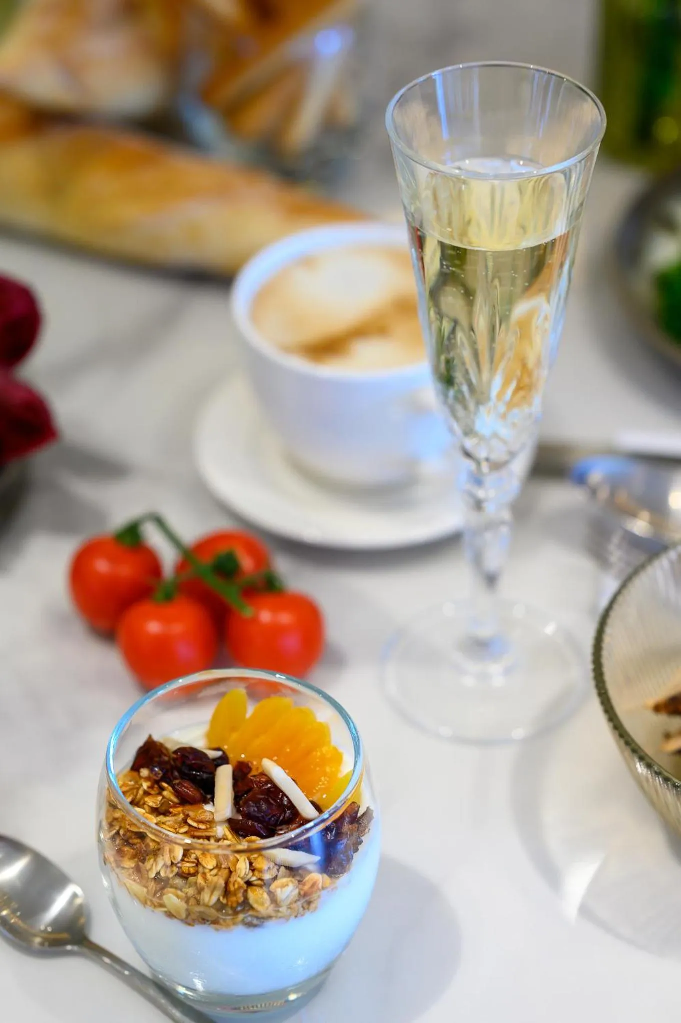 Restaurant/places to eat in Jewel TLV Hotel