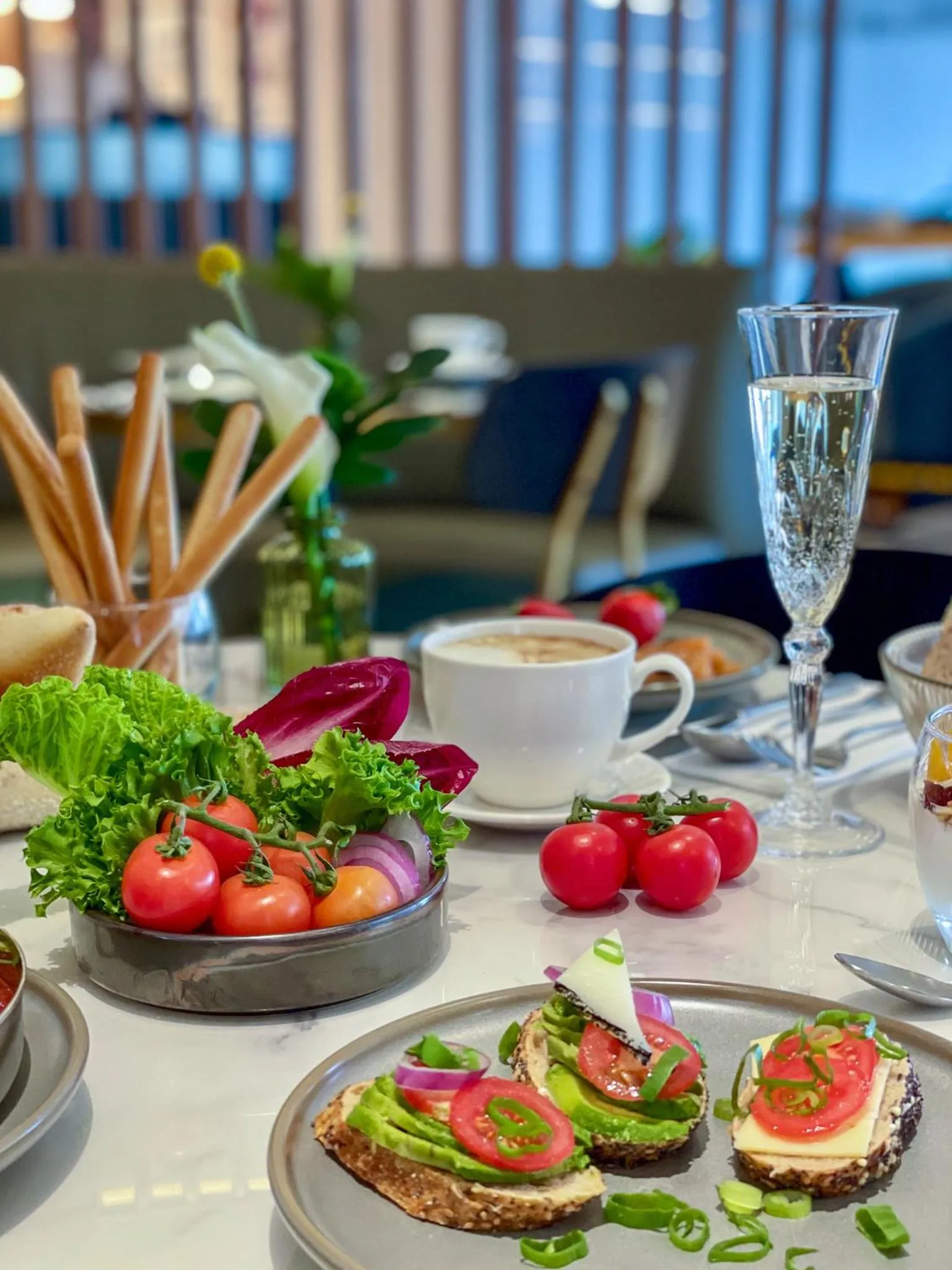 Restaurant/places to eat in Jewel TLV Hotel