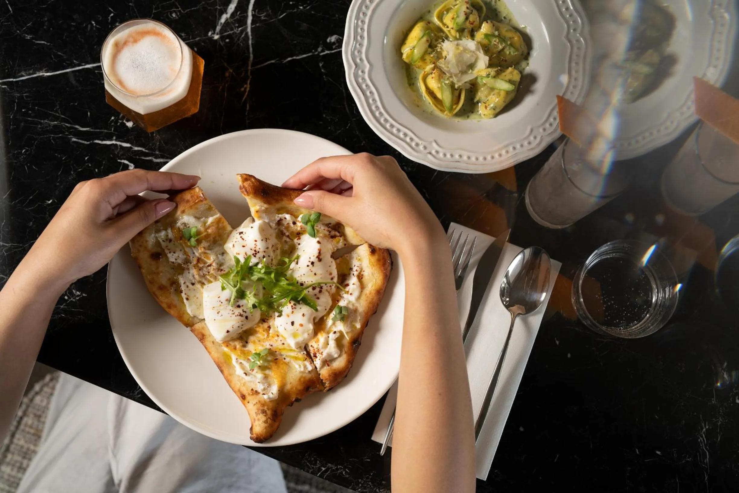 Restaurant/places to eat in Jewel TLV Hotel