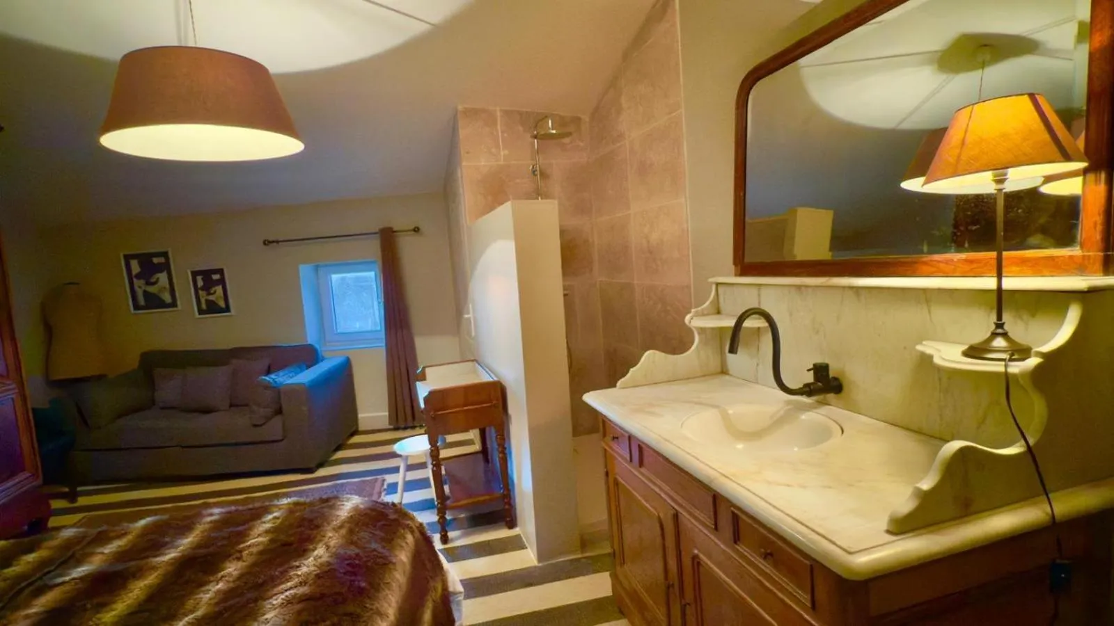 Bathroom, Bed in La PULCINELLA Maison de Famille