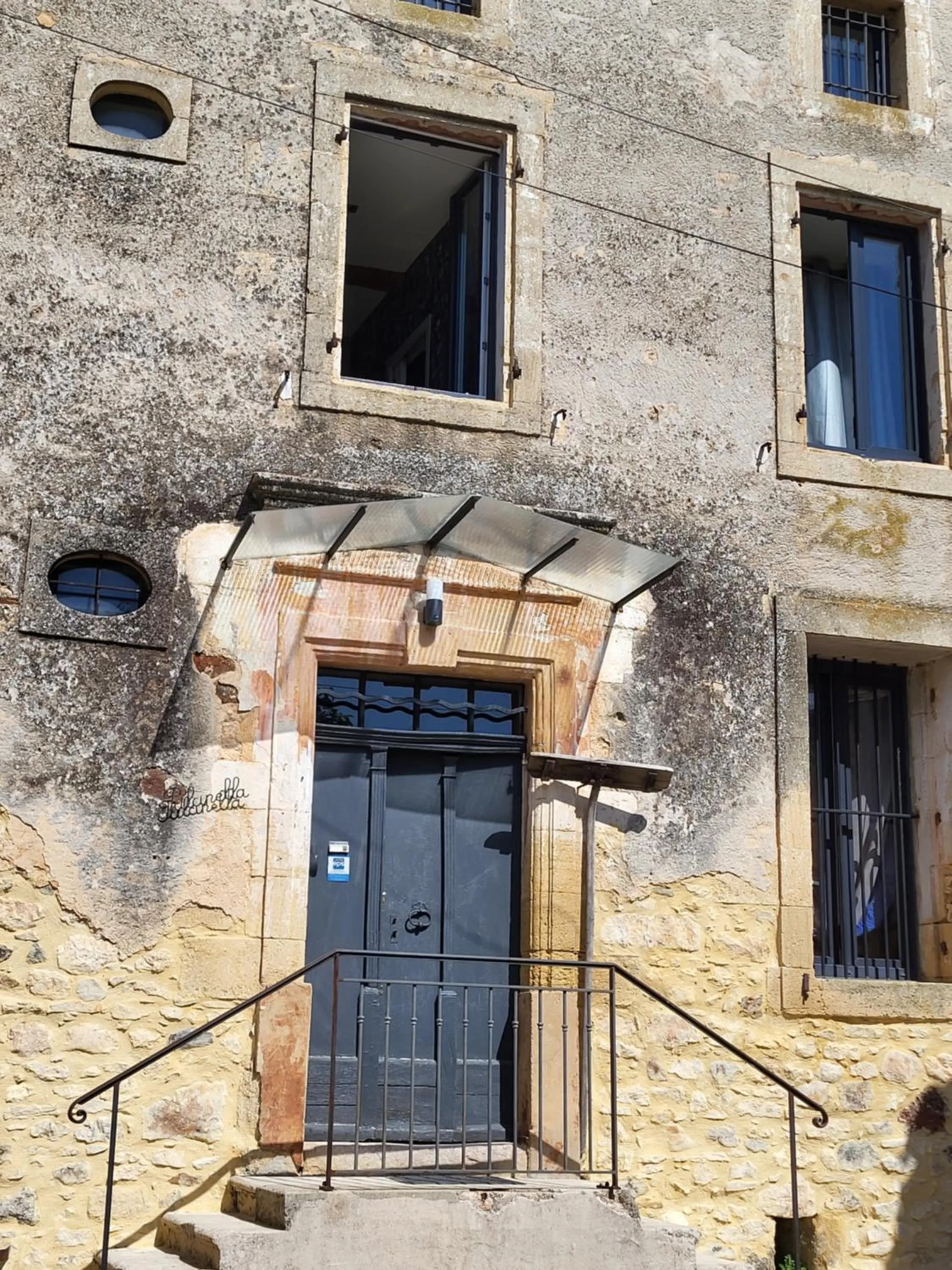 Facade/entrance in La PULCINELLA Maison de Famille