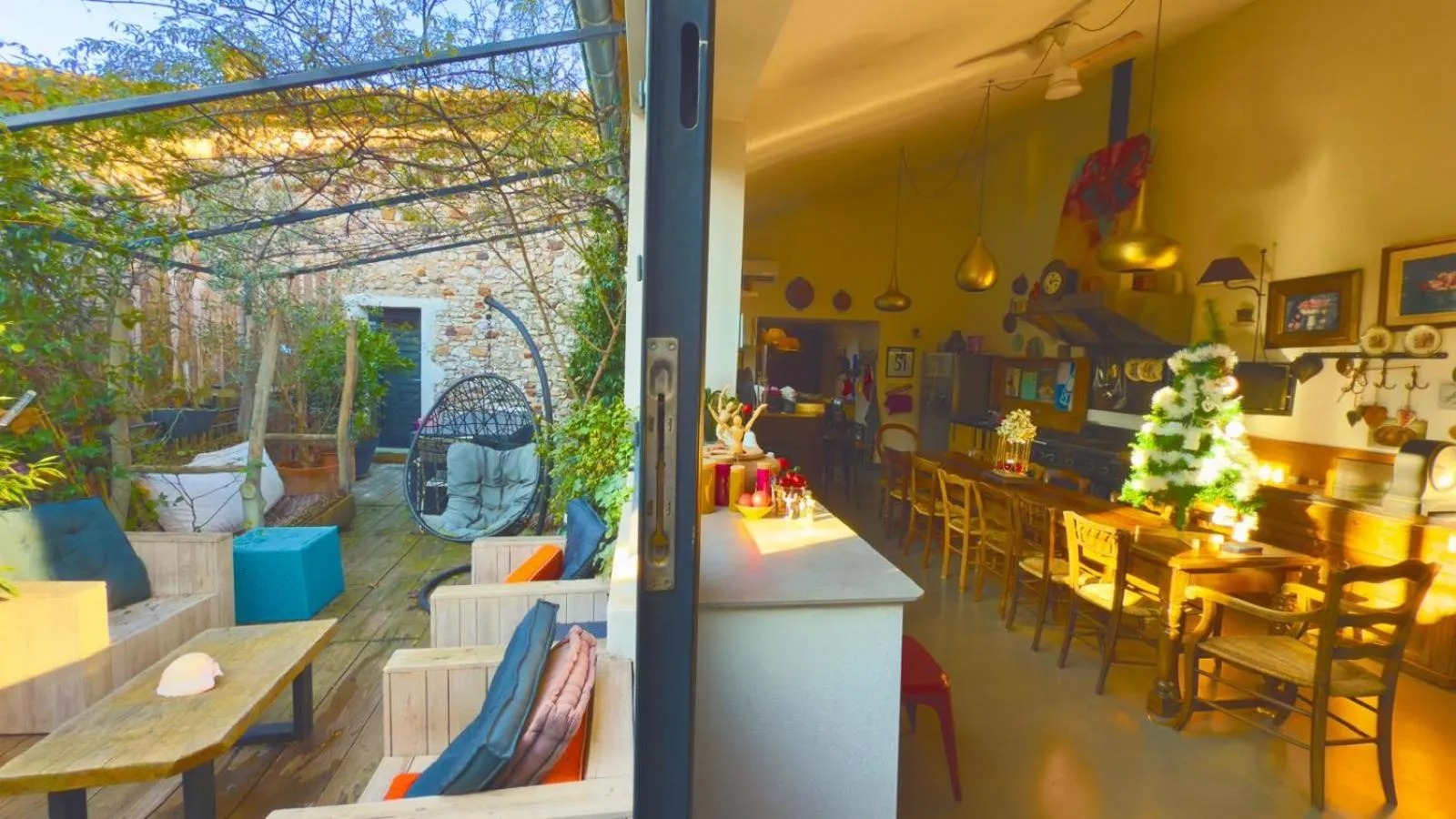 Patio in La PULCINELLA Maison de Famille