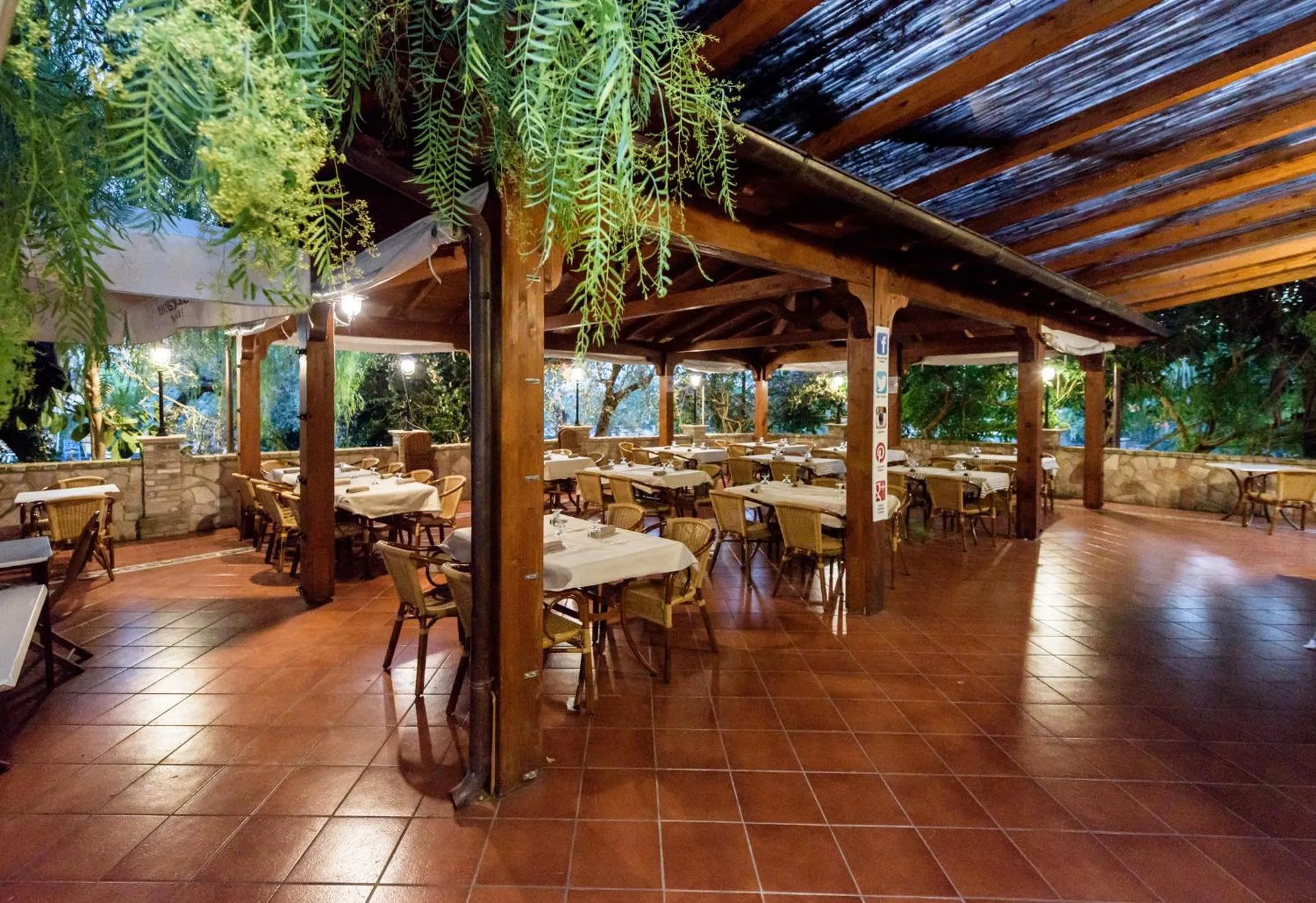Restaurant/places to eat in Albergo Il Giardino