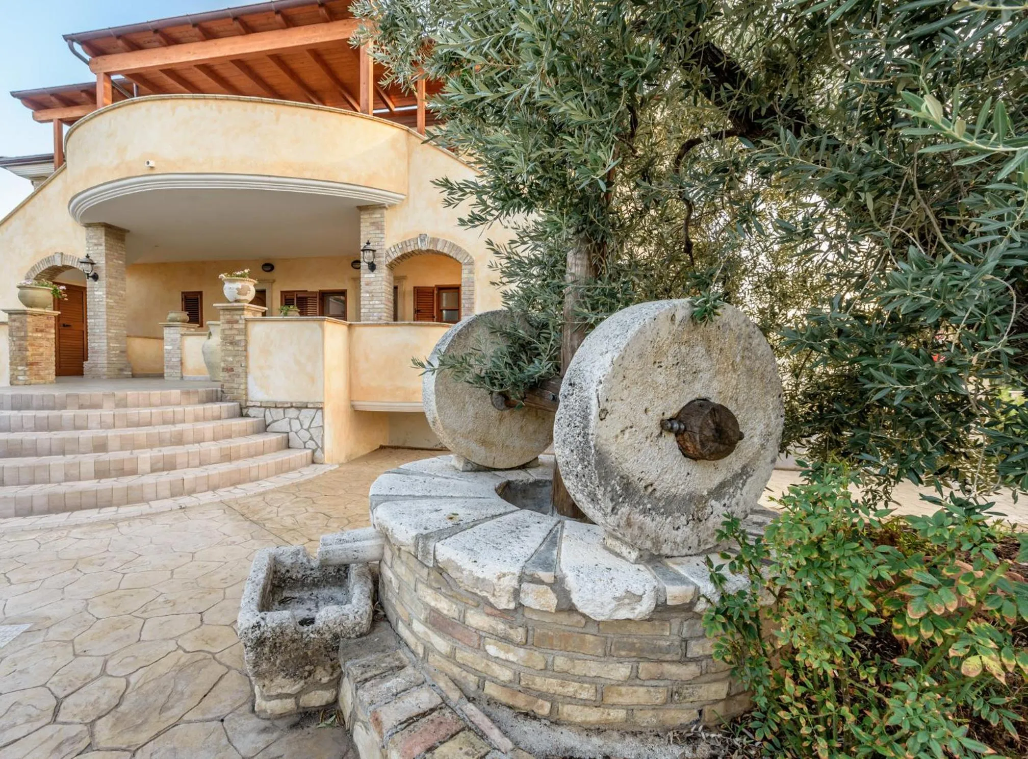 Facade/entrance in Albergo Il Giardino