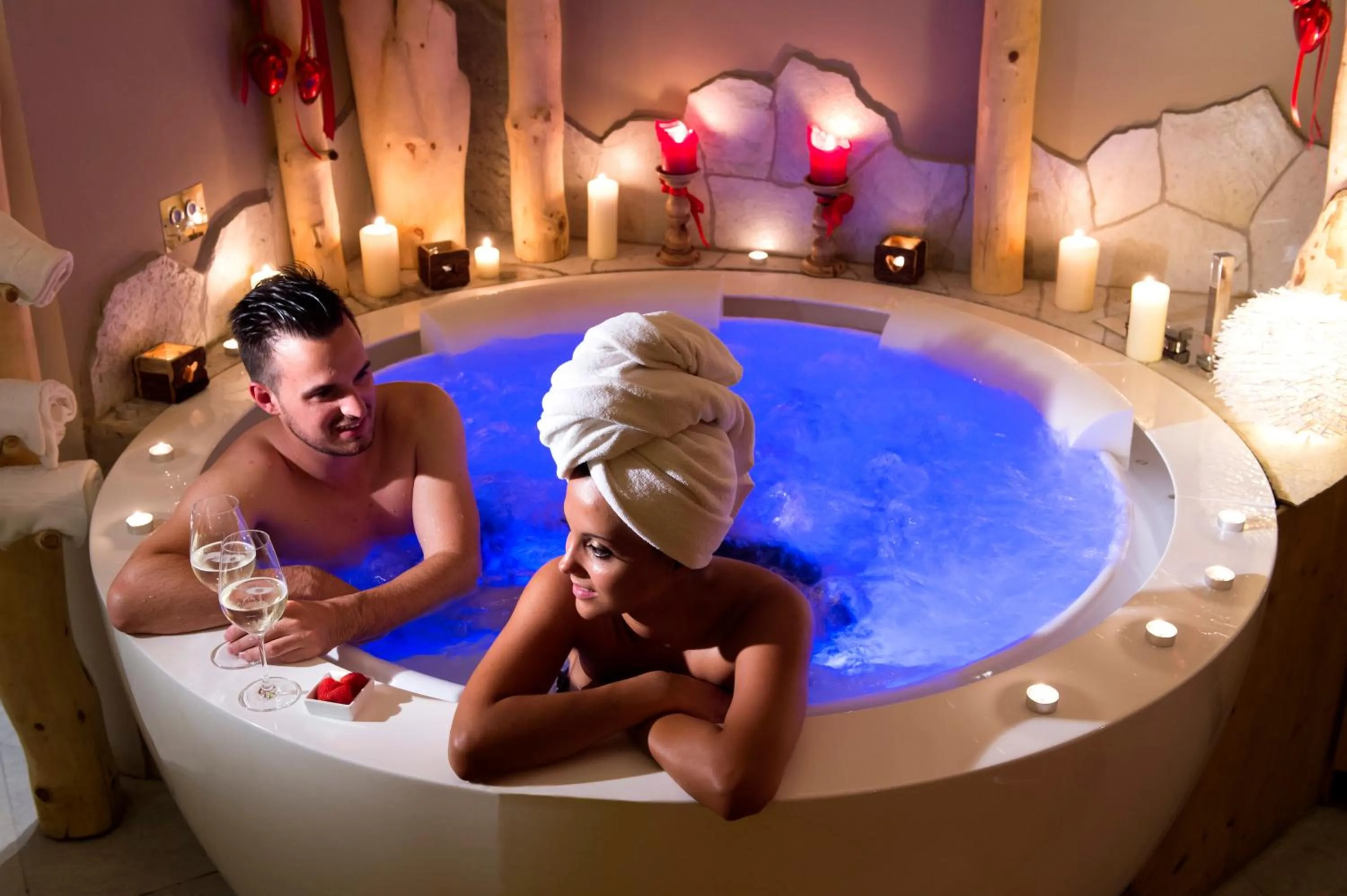 Hot Spring Bath in ABINEA Dolomiti Romantic SPA
