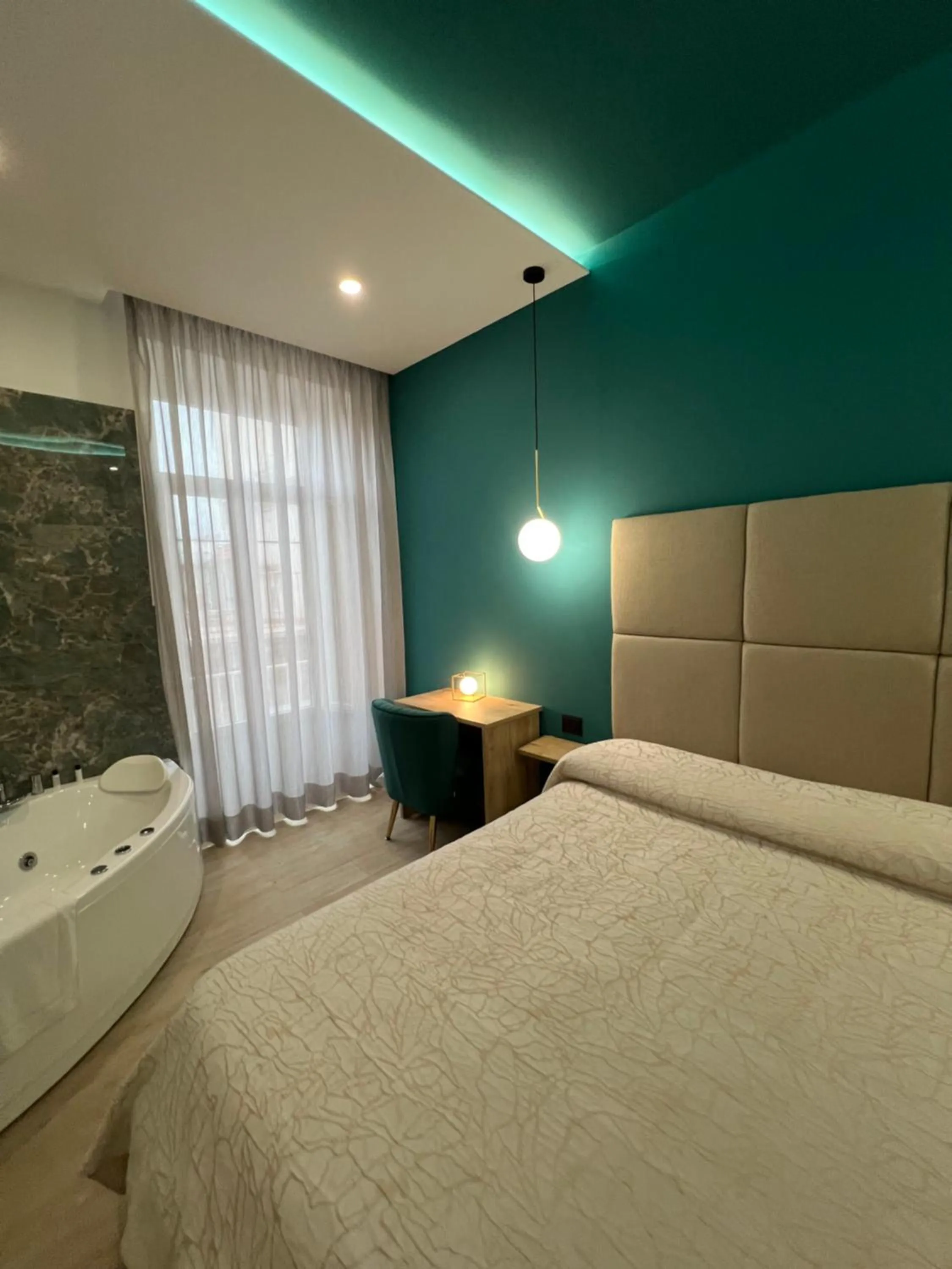 Bed in Relais Piazza Del Plebiscito B&B