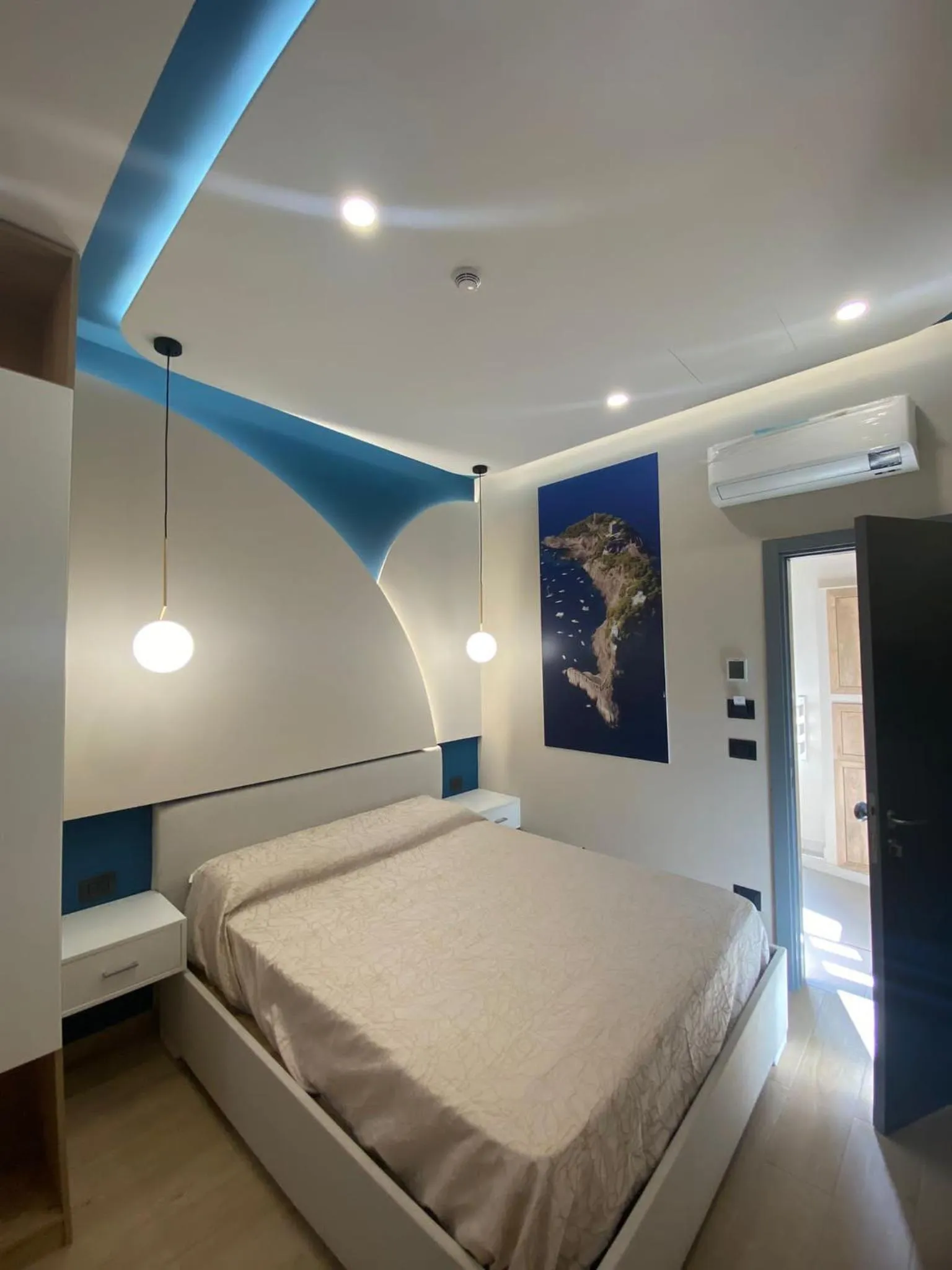 Bed in Relais Piazza Del Plebiscito B&B