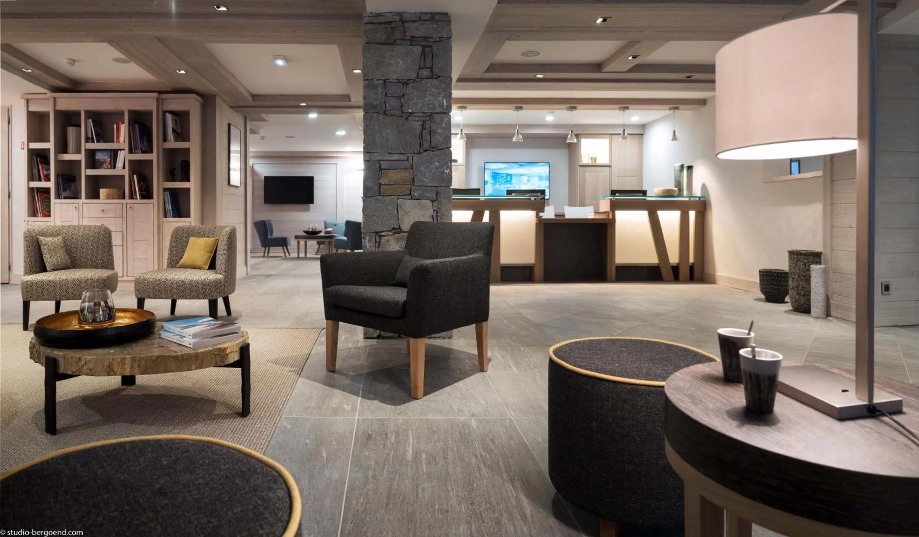 Lobby or reception in MGM Hôtels & Résidences - Résidence Le Roc Des Tours