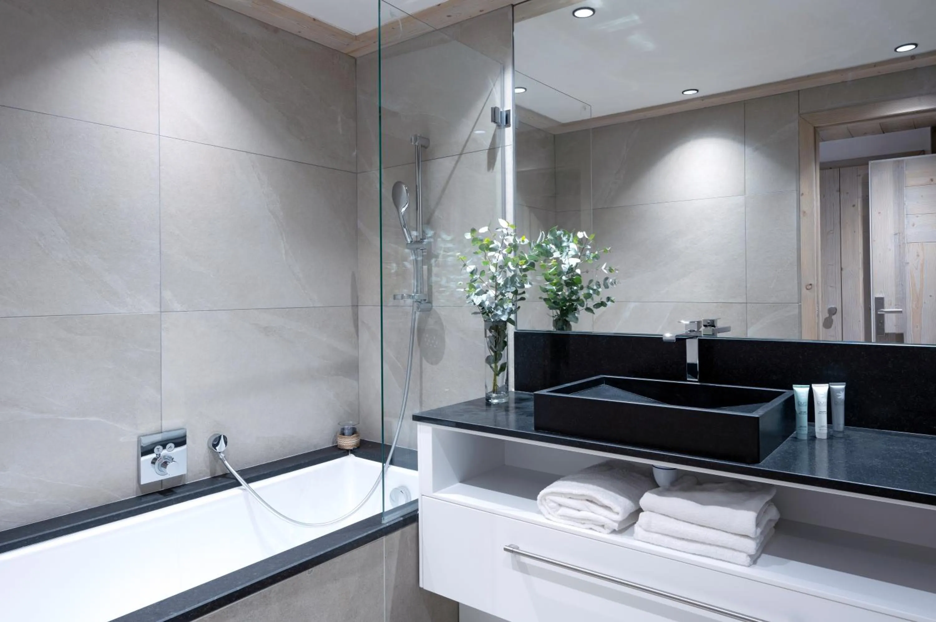 Bathroom in MGM Hôtels & Résidences - Résidence Le Roc Des Tours