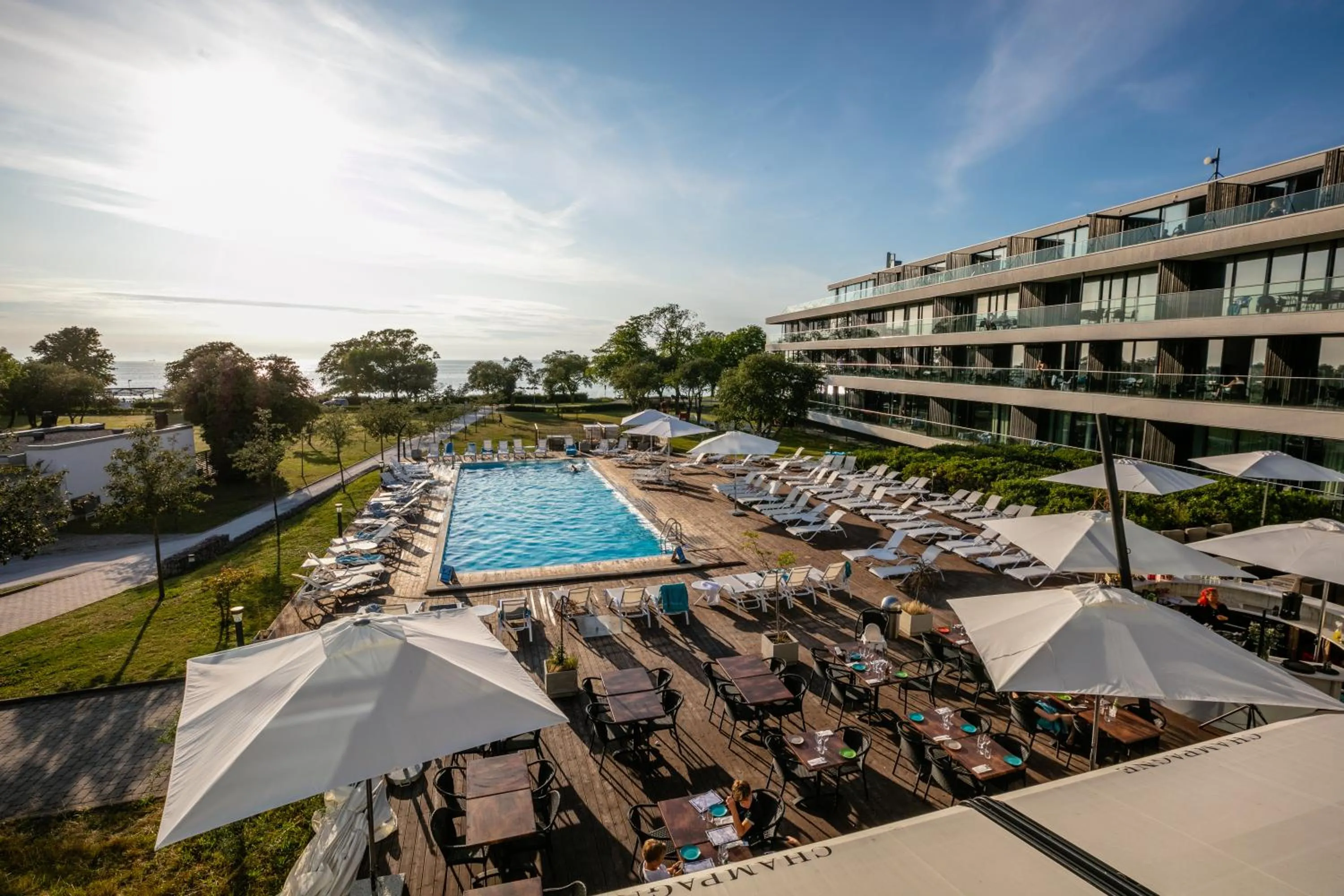 Restaurant/places to eat in NOVI Resort