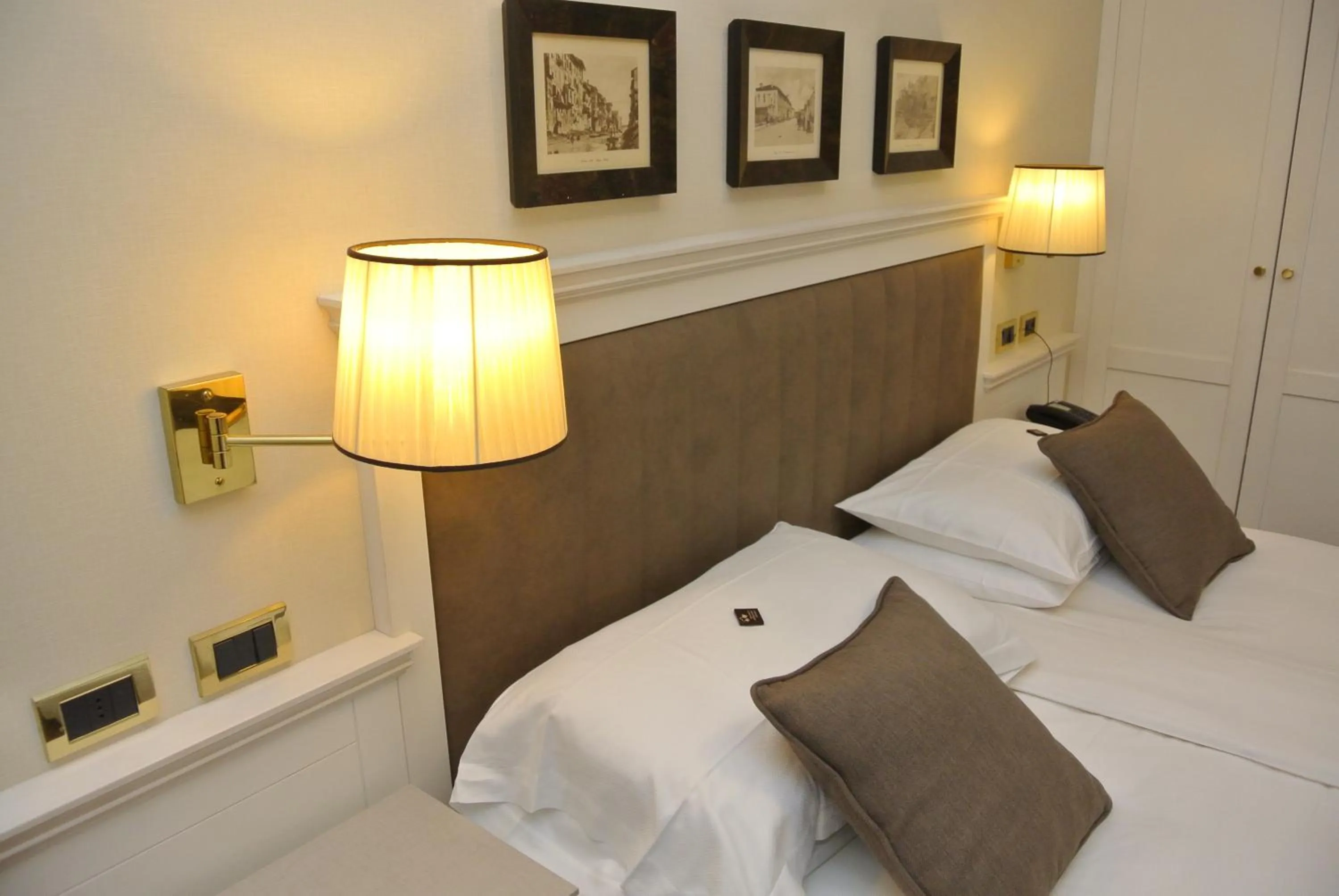 Photo of the whole room, Bed in Hotel Garden