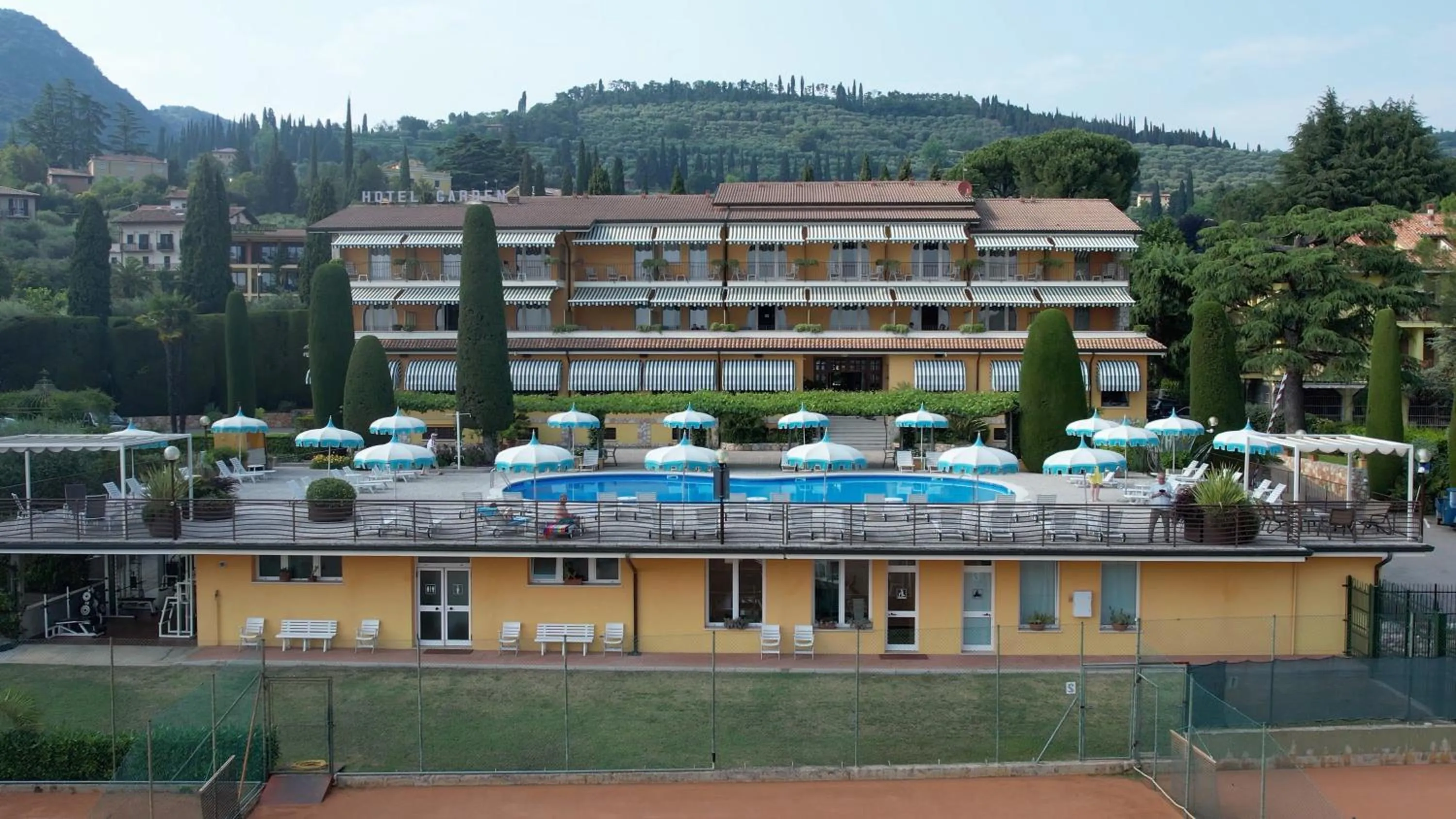 Pool view in Hotel Garden