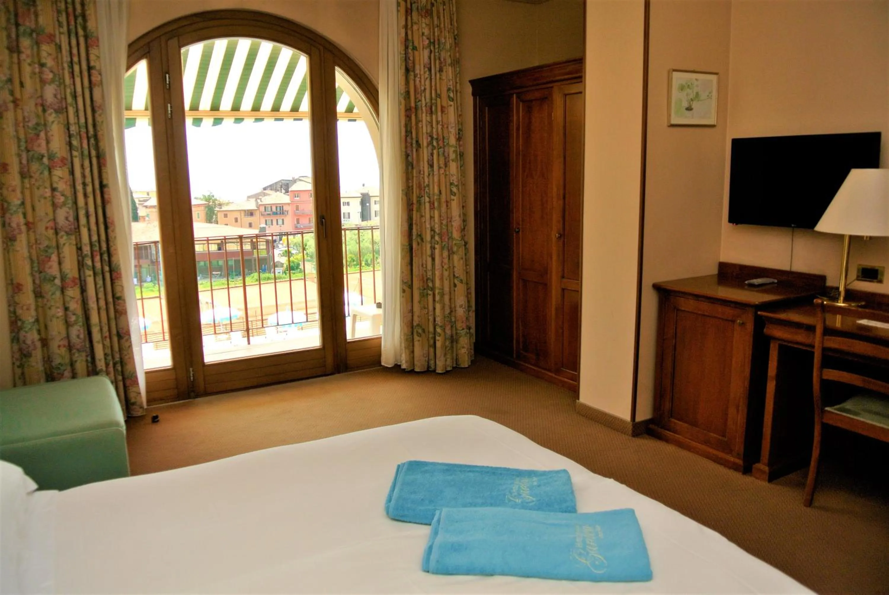 Photo of the whole room, Bed in Hotel Garden