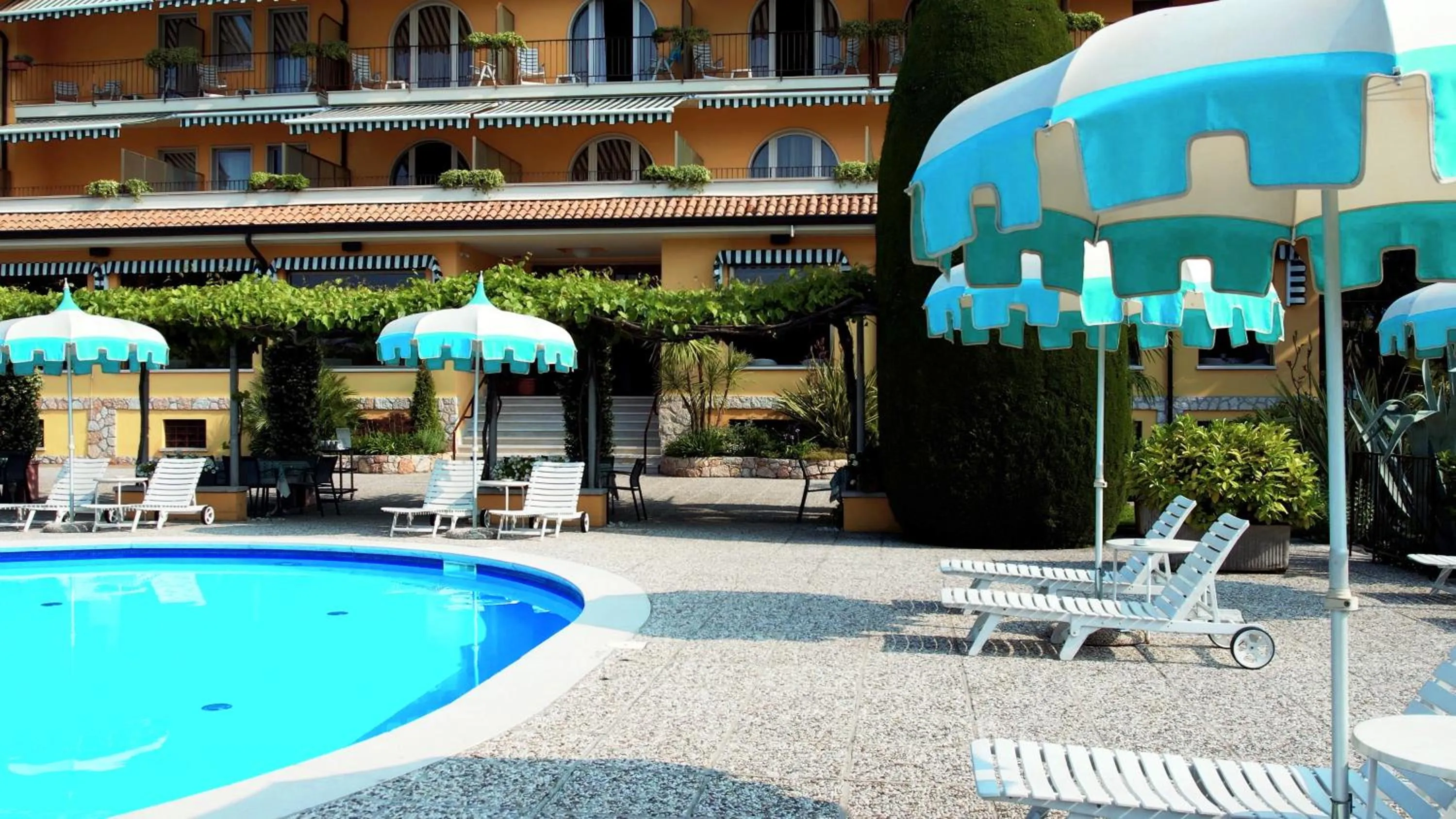 Pool view in Hotel Garden