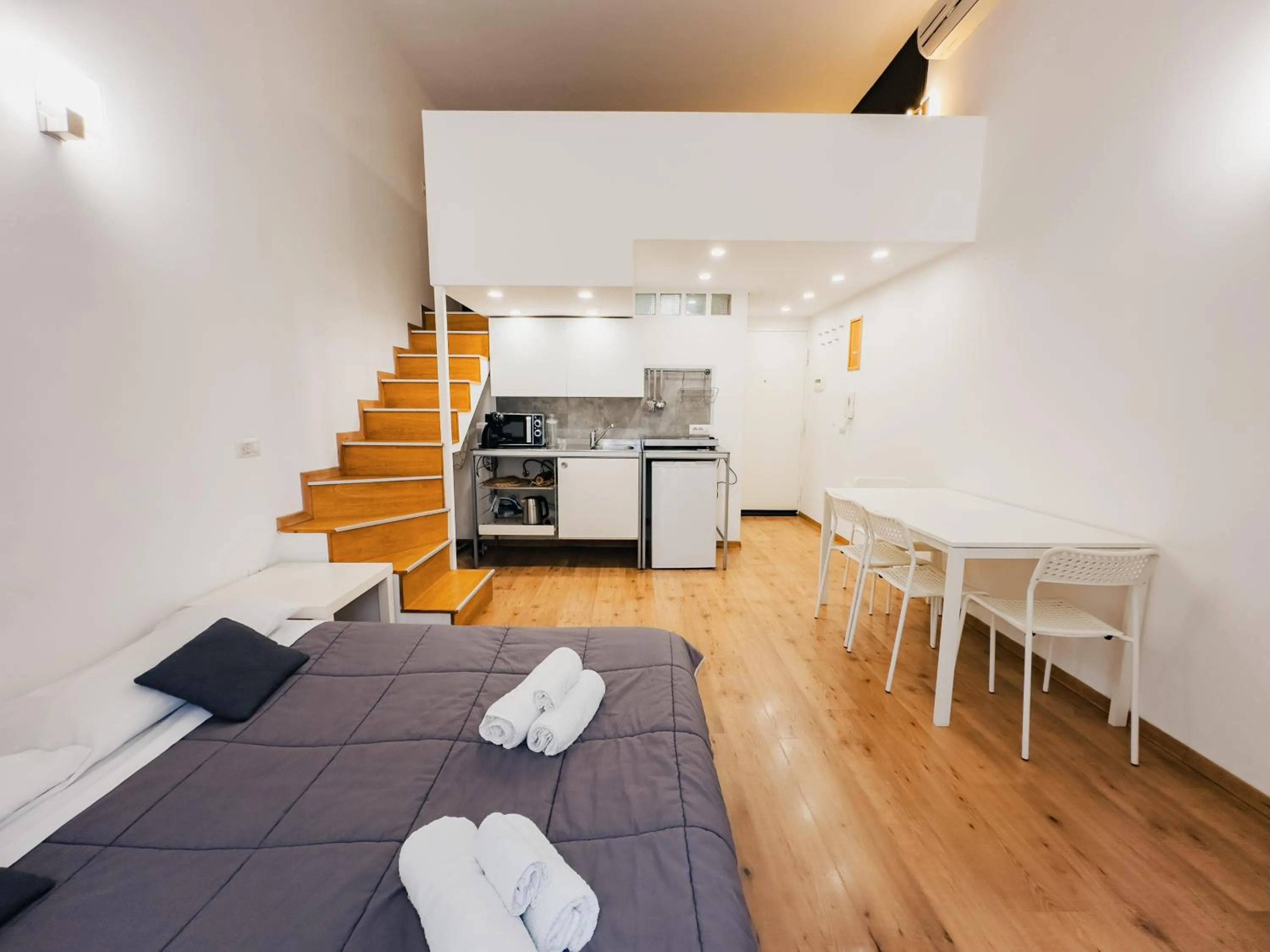 Photo of the whole room, Bed in Ale & Tizy House