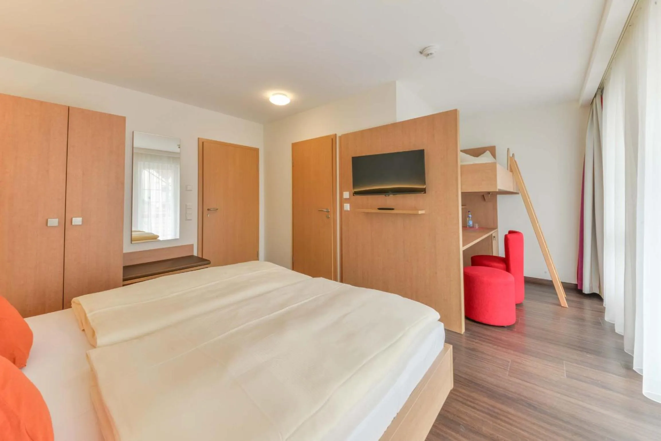 bunk bed, Bed in Hotel Peterhof