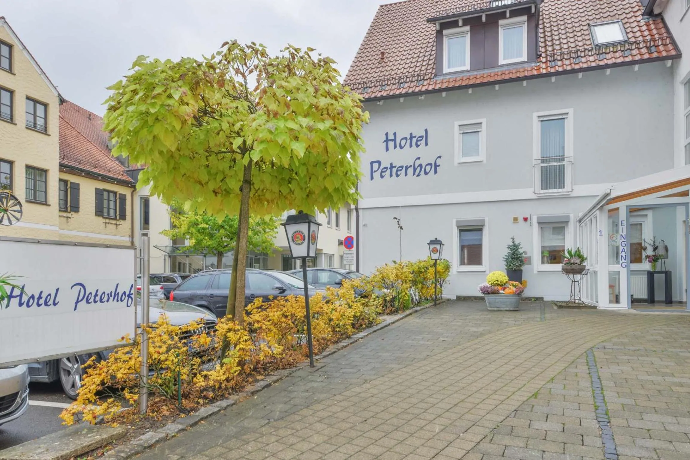 Facade/entrance in Hotel Peterhof