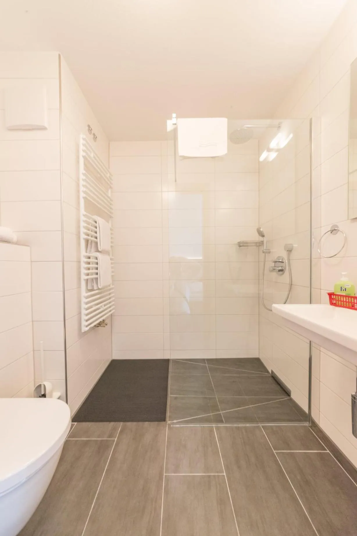 Shower in Hotel Peterhof