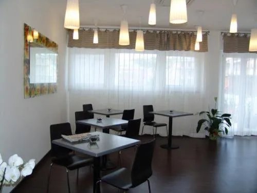 Restaurant/places to eat in Hotel Milano