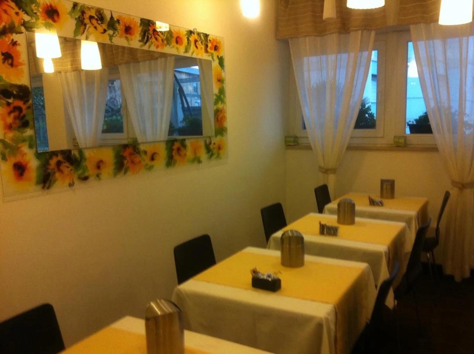 Restaurant/places to eat in Hotel Milano