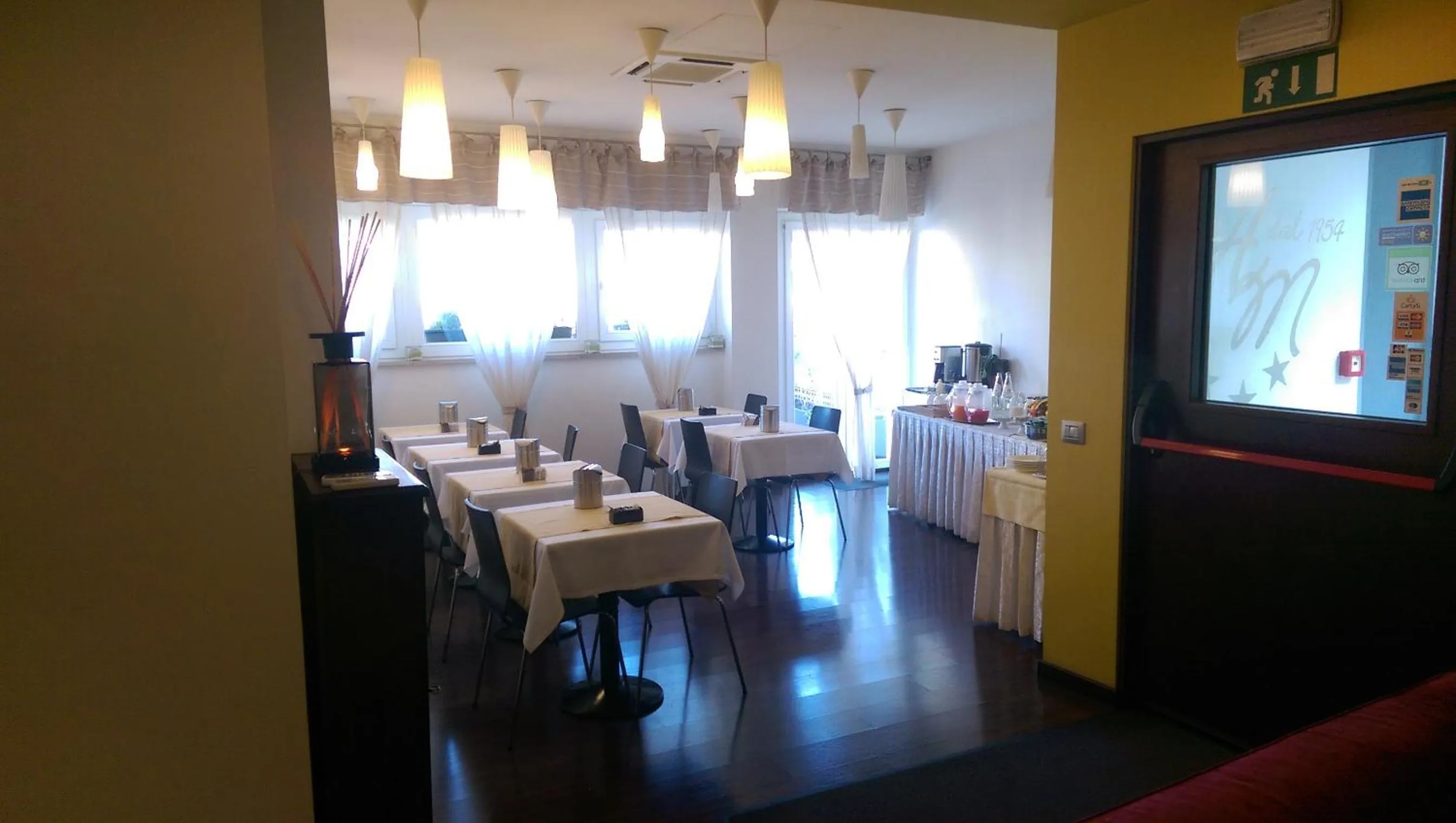 Buffet breakfast in Hotel Milano