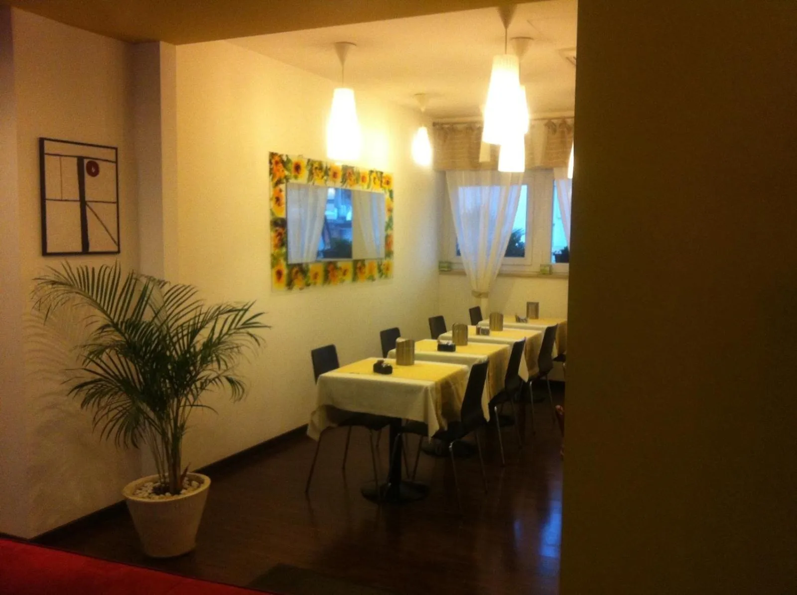 Restaurant/places to eat in Hotel Milano