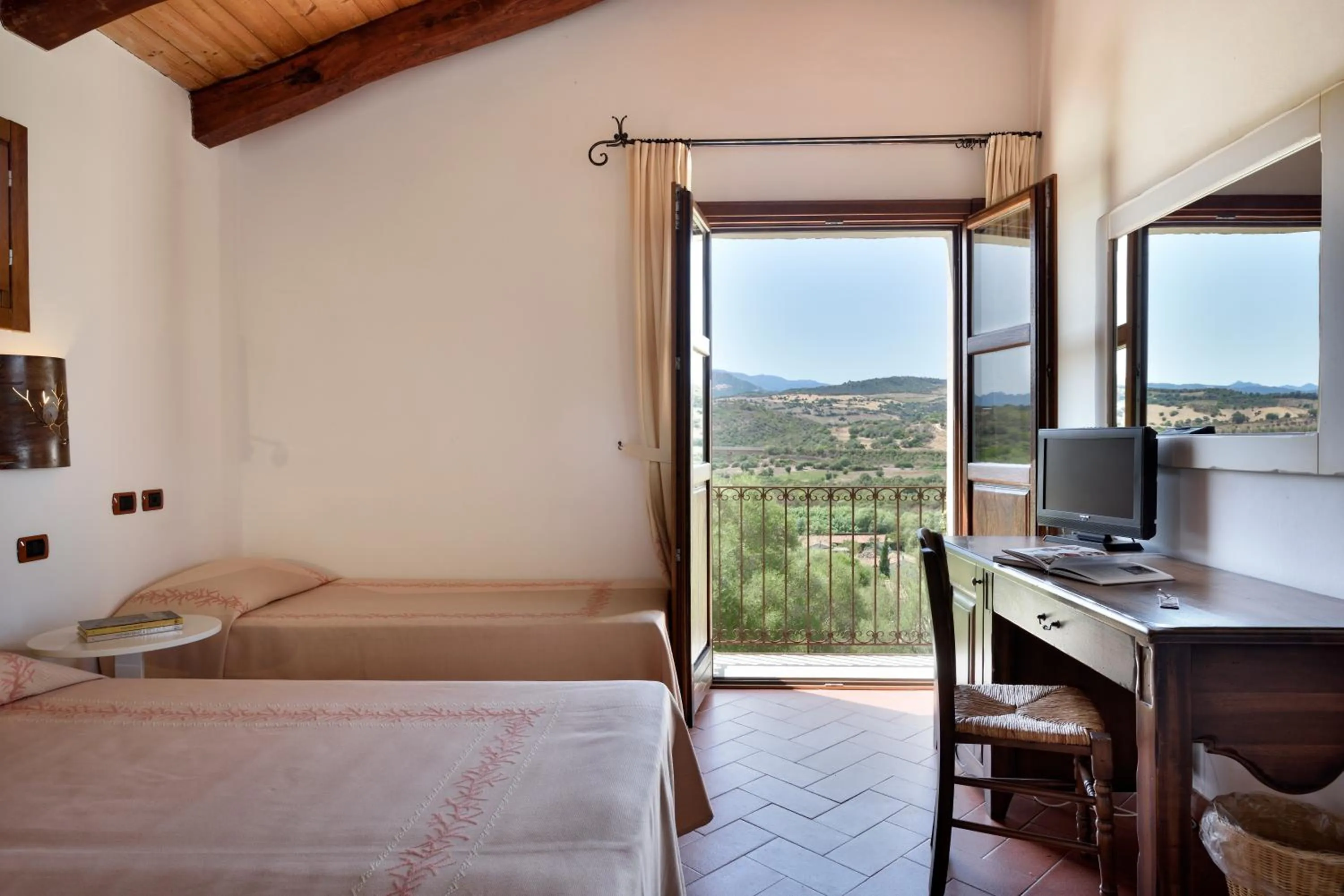 Photo of the whole room, Bed in Hotel Abba & Murta