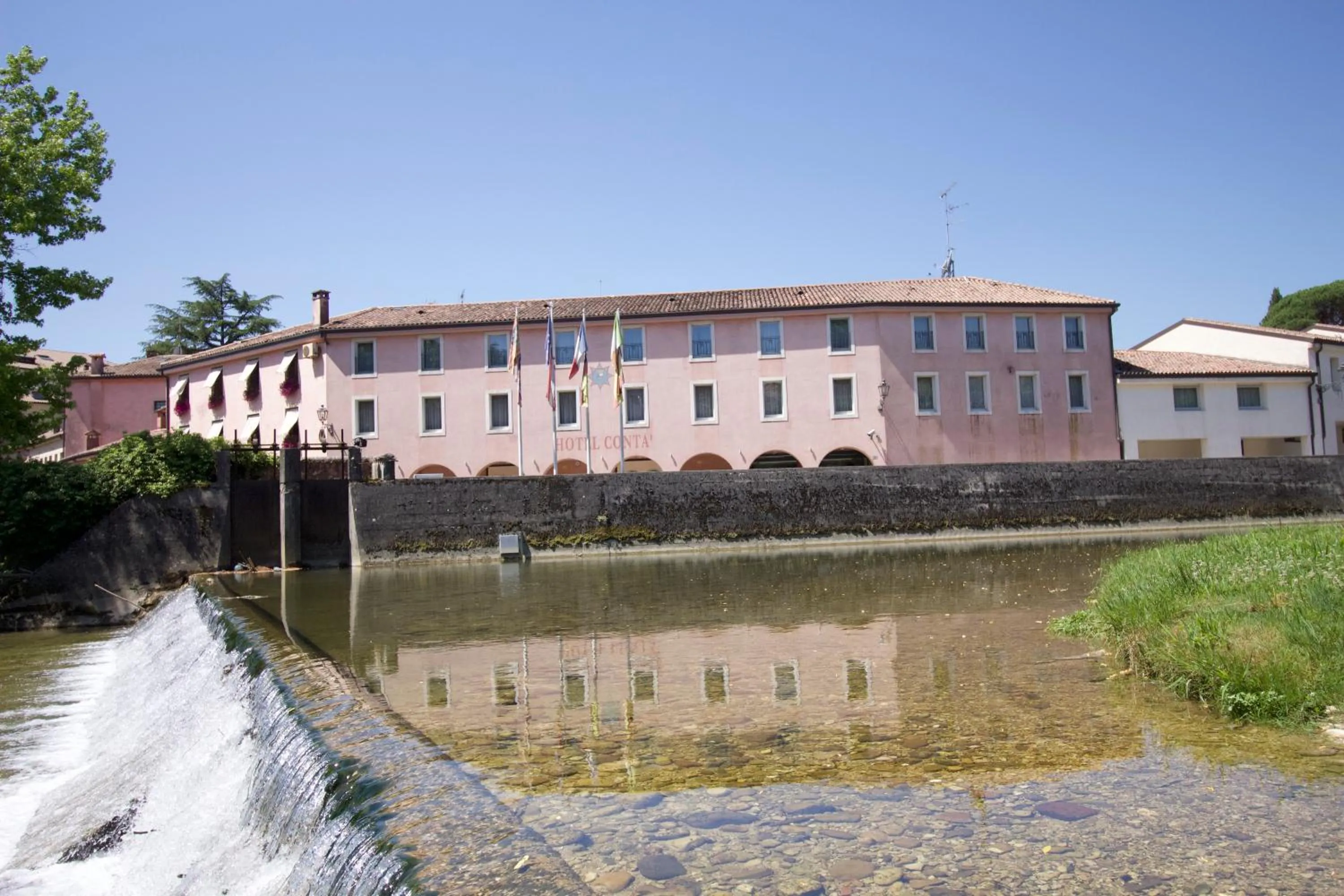 Property building in Hotel Contà Taste The Experience