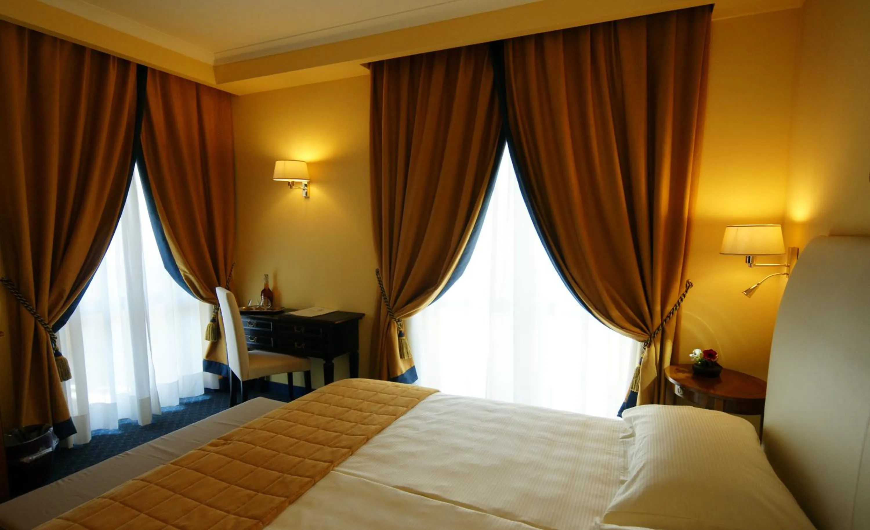 Photo of the whole room, Bed in Bram Hotel