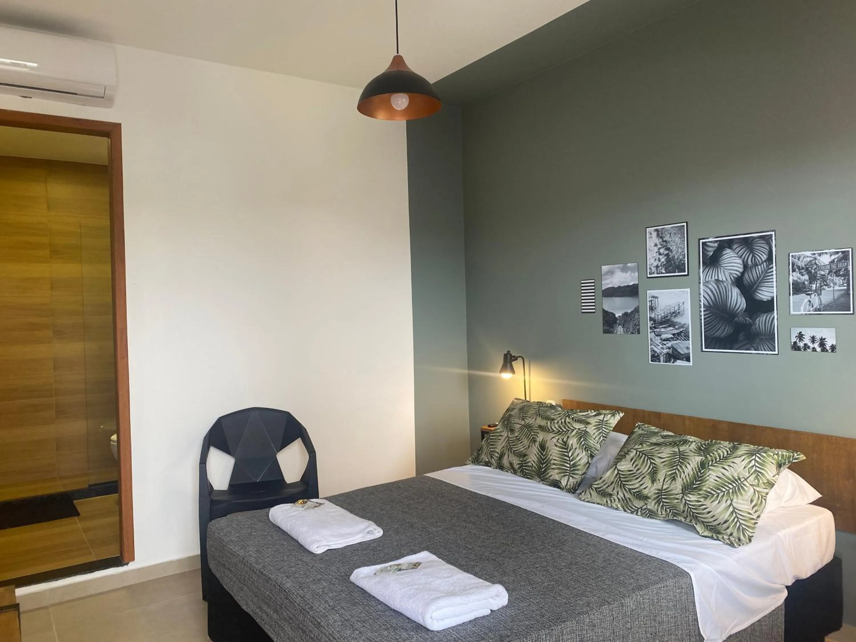 Bedroom, Bed in A Coroa Hostel & Pousada