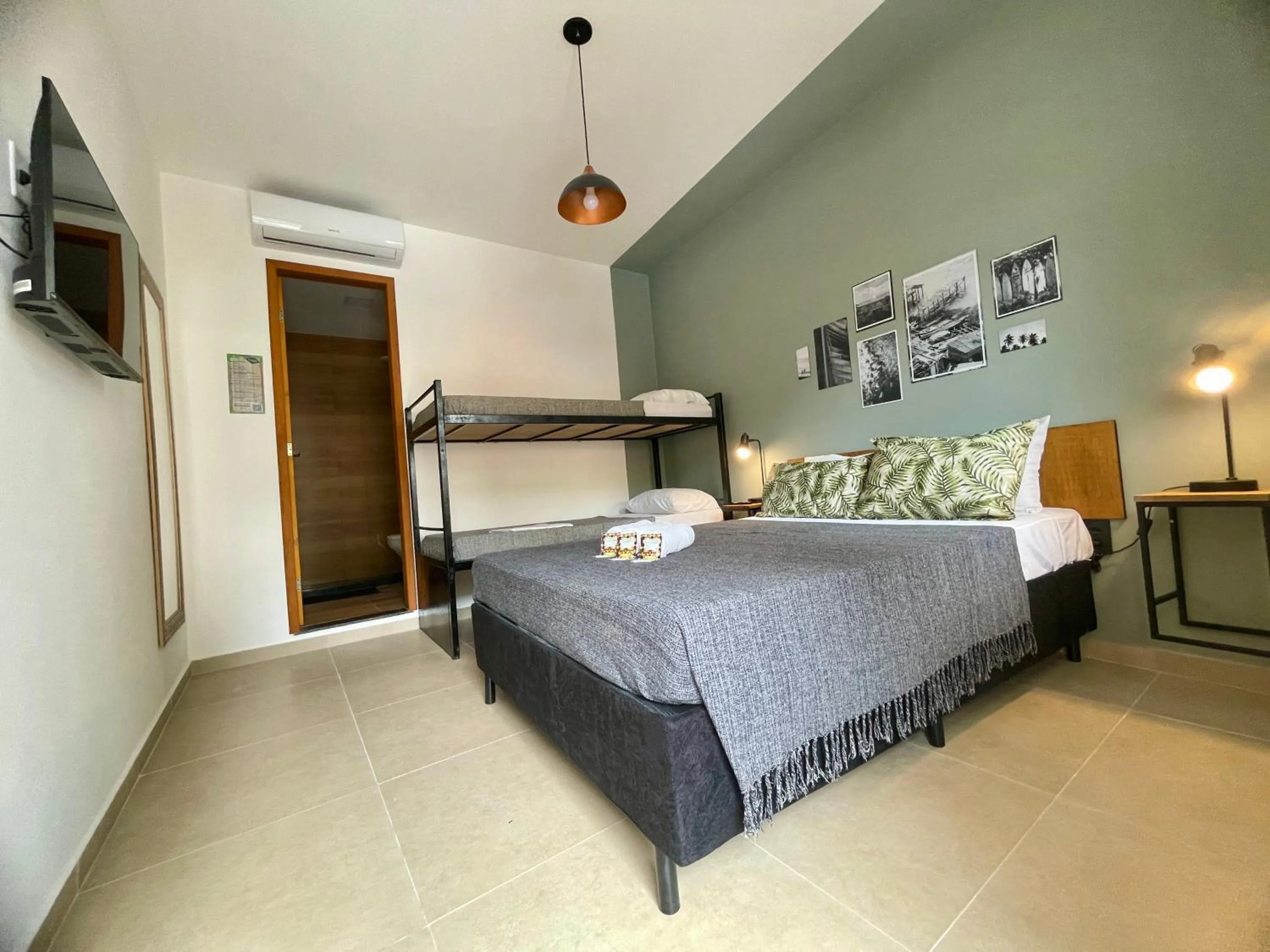 Bedroom, Bed in A Coroa Hostel & Pousada