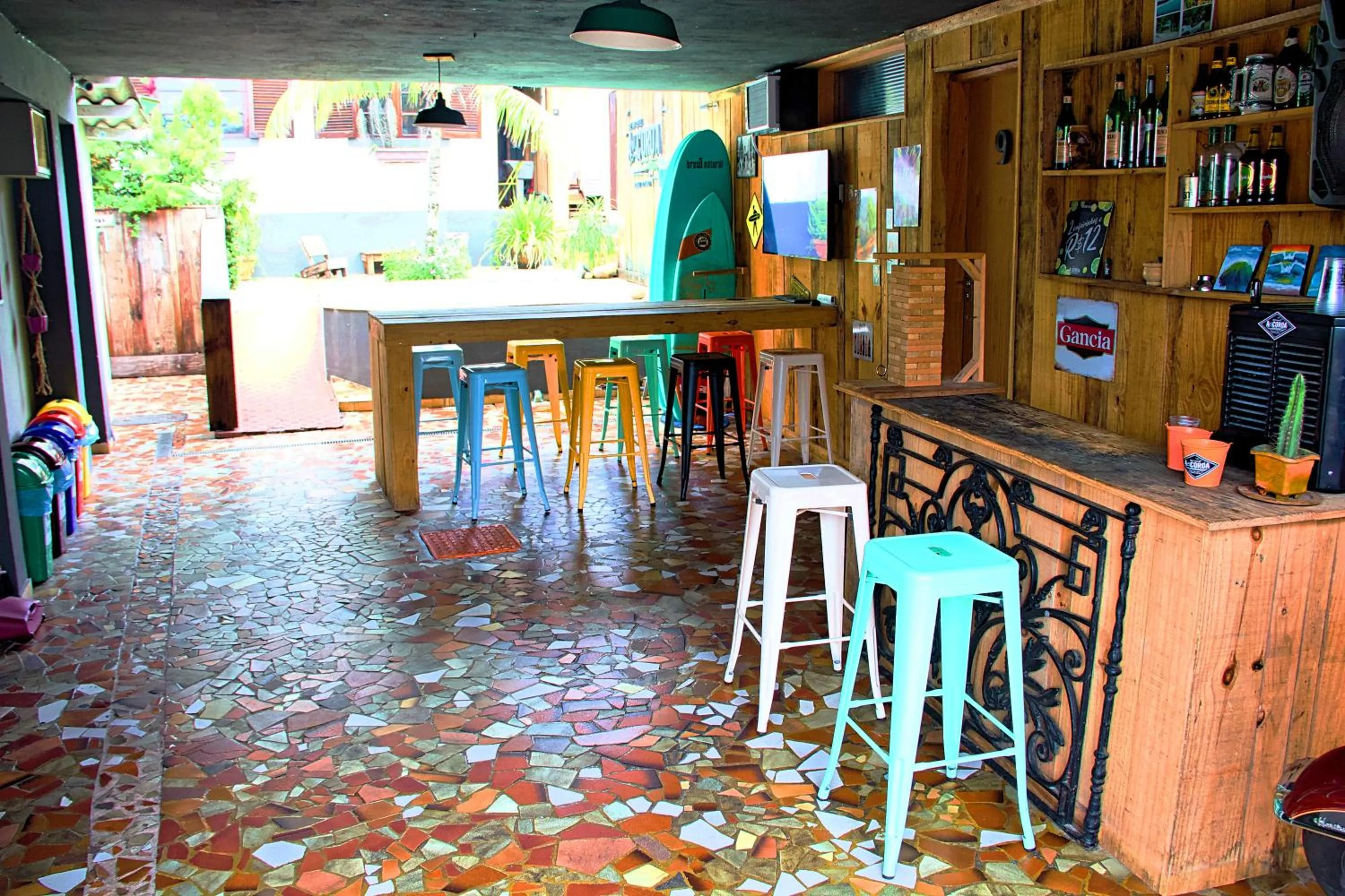 Lounge or bar in A Coroa Hostel & Pousada